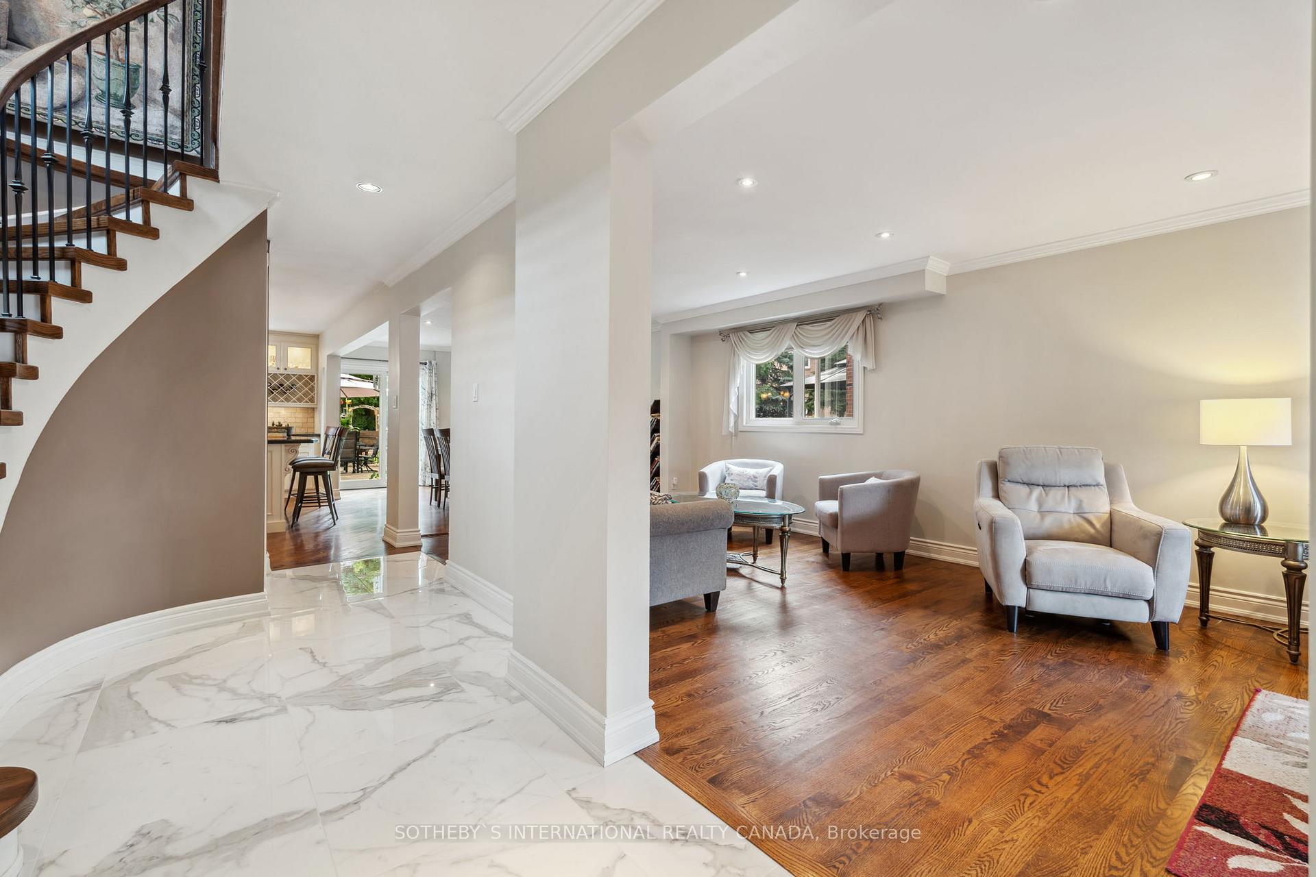 Photo 5 of 19 Spragg Circle, Markham, Markham Village — HOMEH