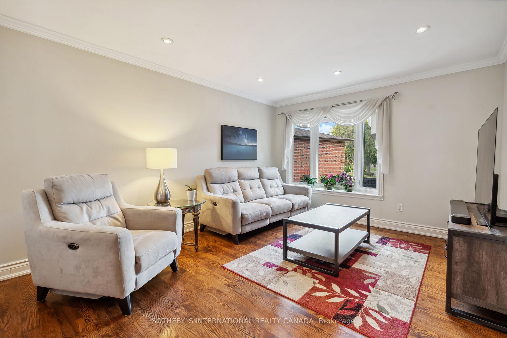 Photo 6 of 19 Spragg Circle, Markham, Markham Village — HOMEH