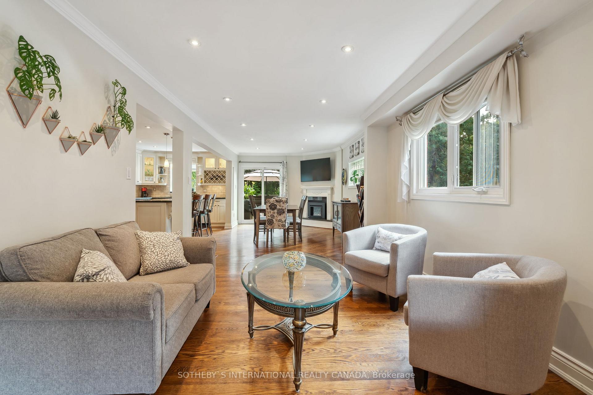 Photo 8 of 19 Spragg Circle, Markham, Markham Village — HOMEH
