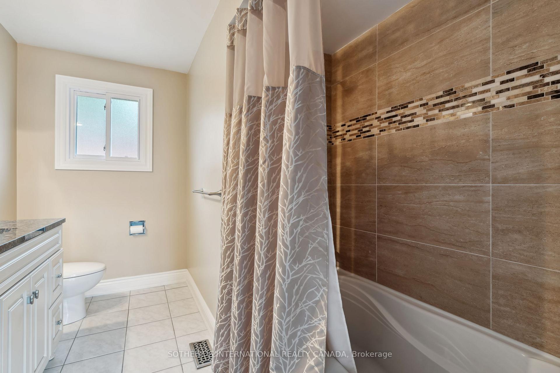 Photo 22 of 19 Spragg Circle, Markham, Markham Village — HOMEH