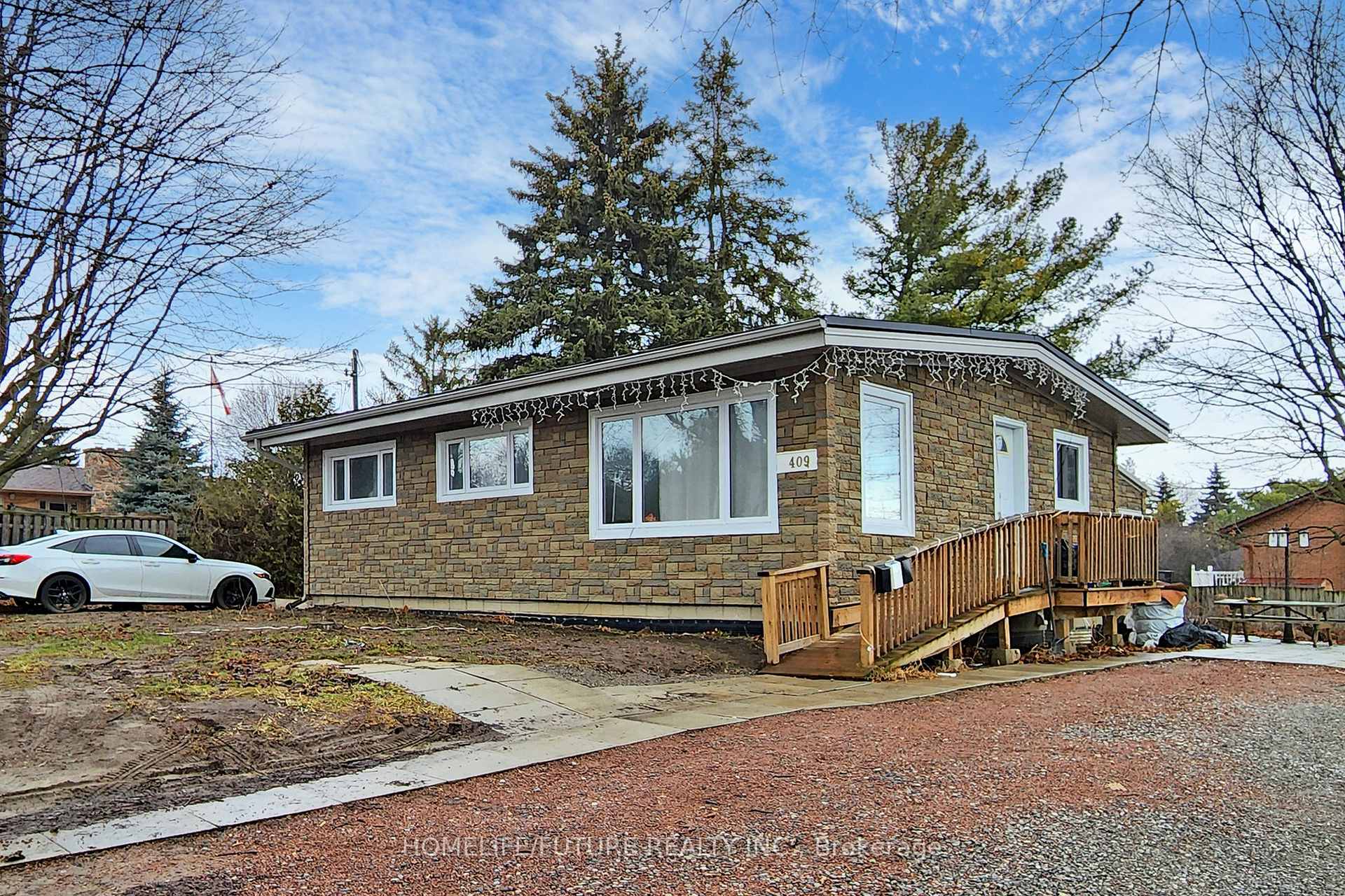 Photo 2 of 409 Kendalwood Road, Whitby, Blue Grass Meadows — HOMEH