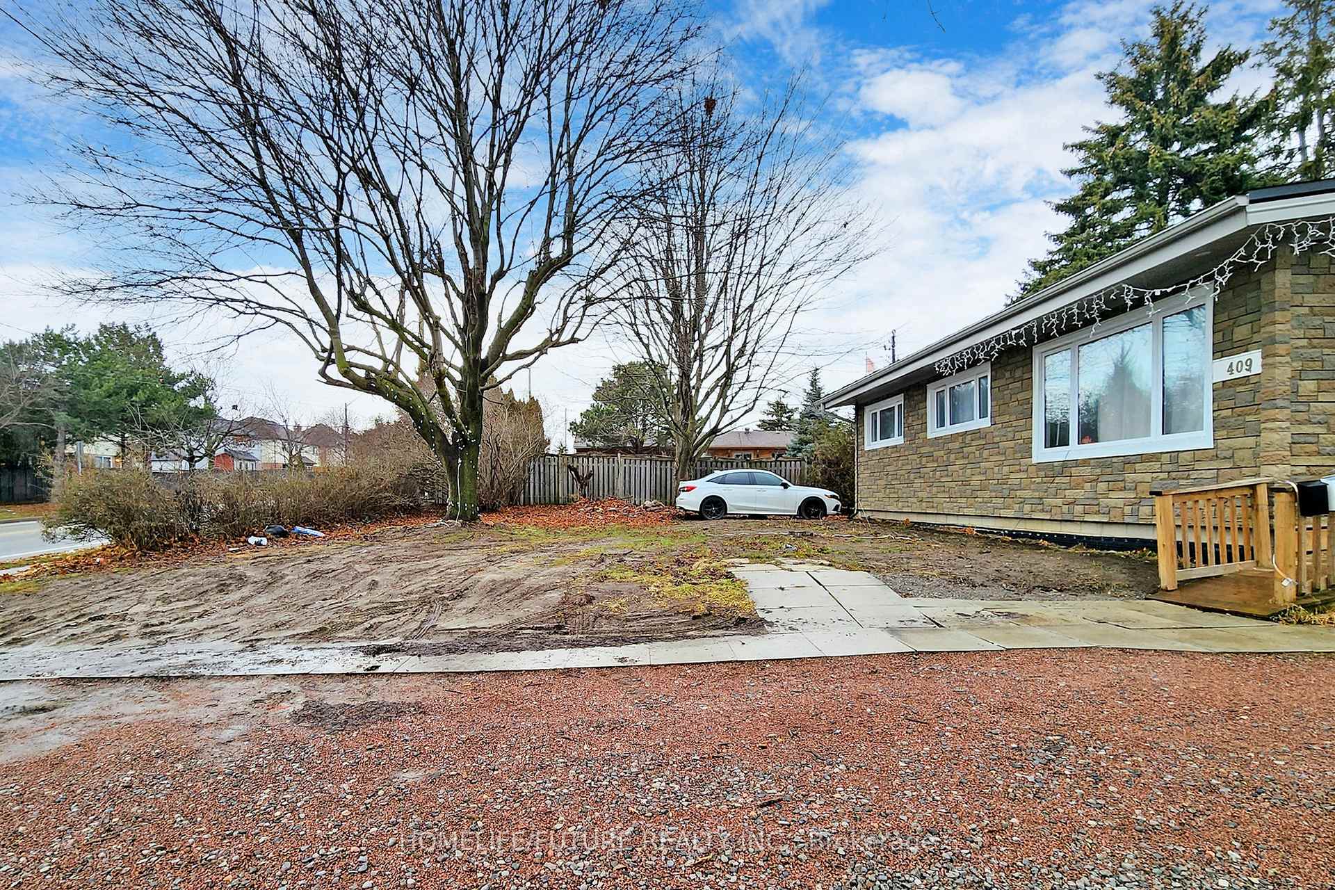 Photo 3 of 409 Kendalwood Road, Whitby, Blue Grass Meadows — HOMEH