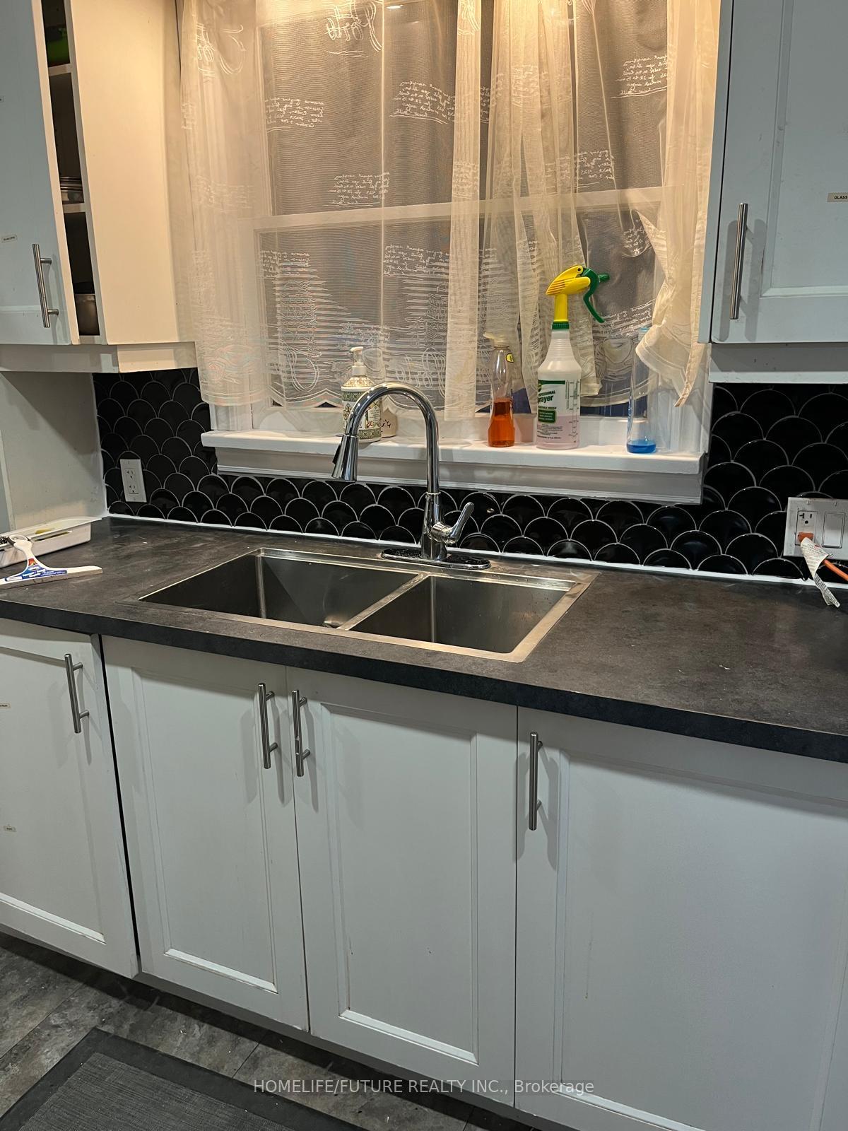 Photo 5 of 409 Kendalwood Road, Whitby, Blue Grass Meadows — HOMEH