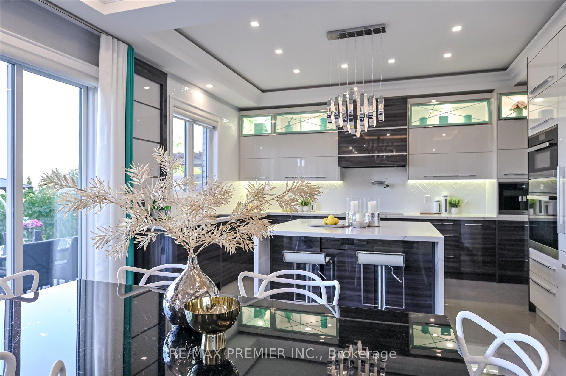 Photo 12 of 346 Farrell Road, Vaughan, Patterson — HOMEH