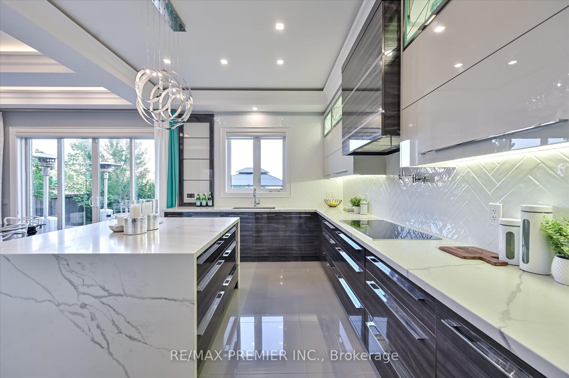 Photo 15 of 346 Farrell Road, Vaughan, Patterson — HOMEH