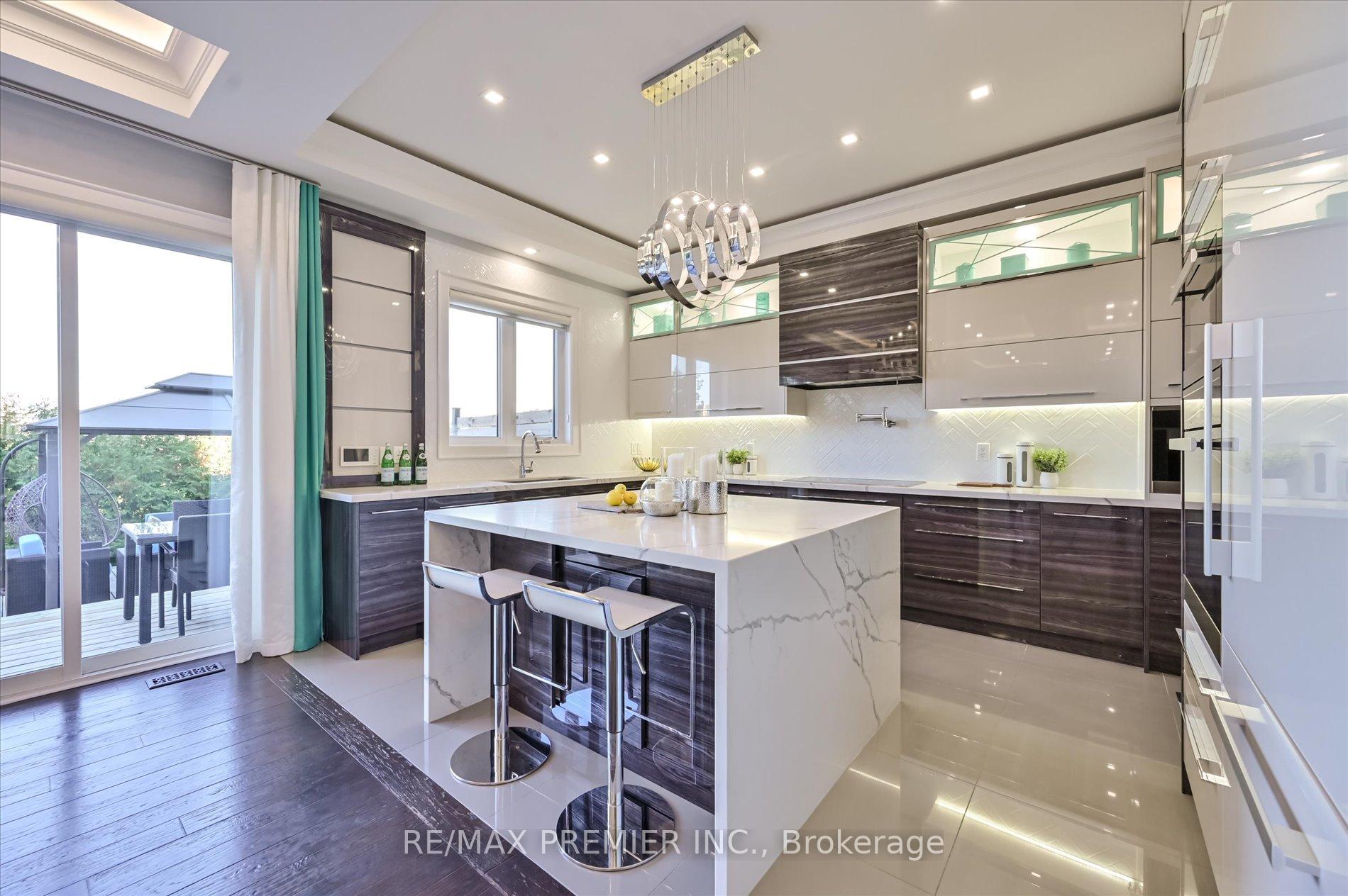 Photo 16 of 346 Farrell Road, Vaughan, Patterson — HOMEH