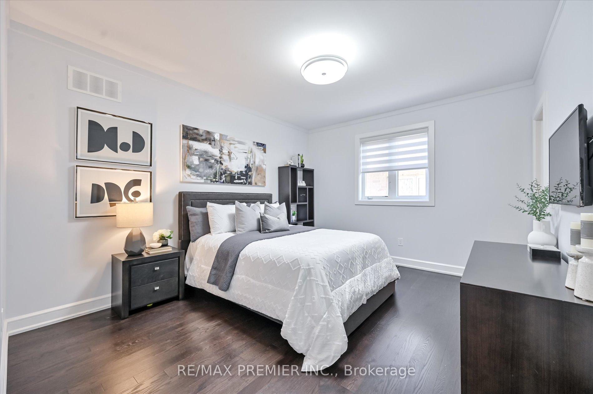 Photo 32 of 346 Farrell Road, Vaughan, Patterson — HOMEH