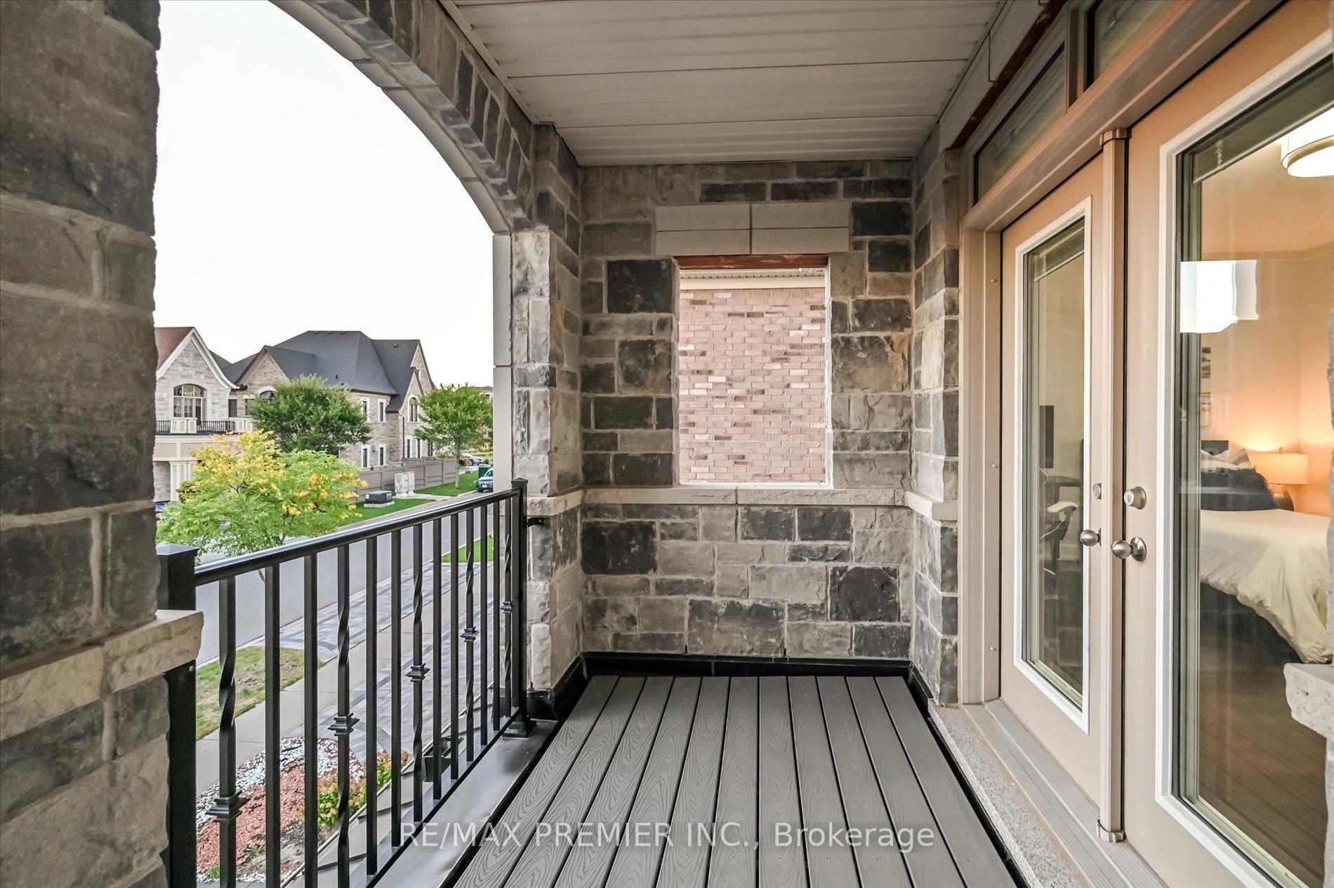 Photo 38 of 346 Farrell Road, Vaughan, Patterson — HOMEH