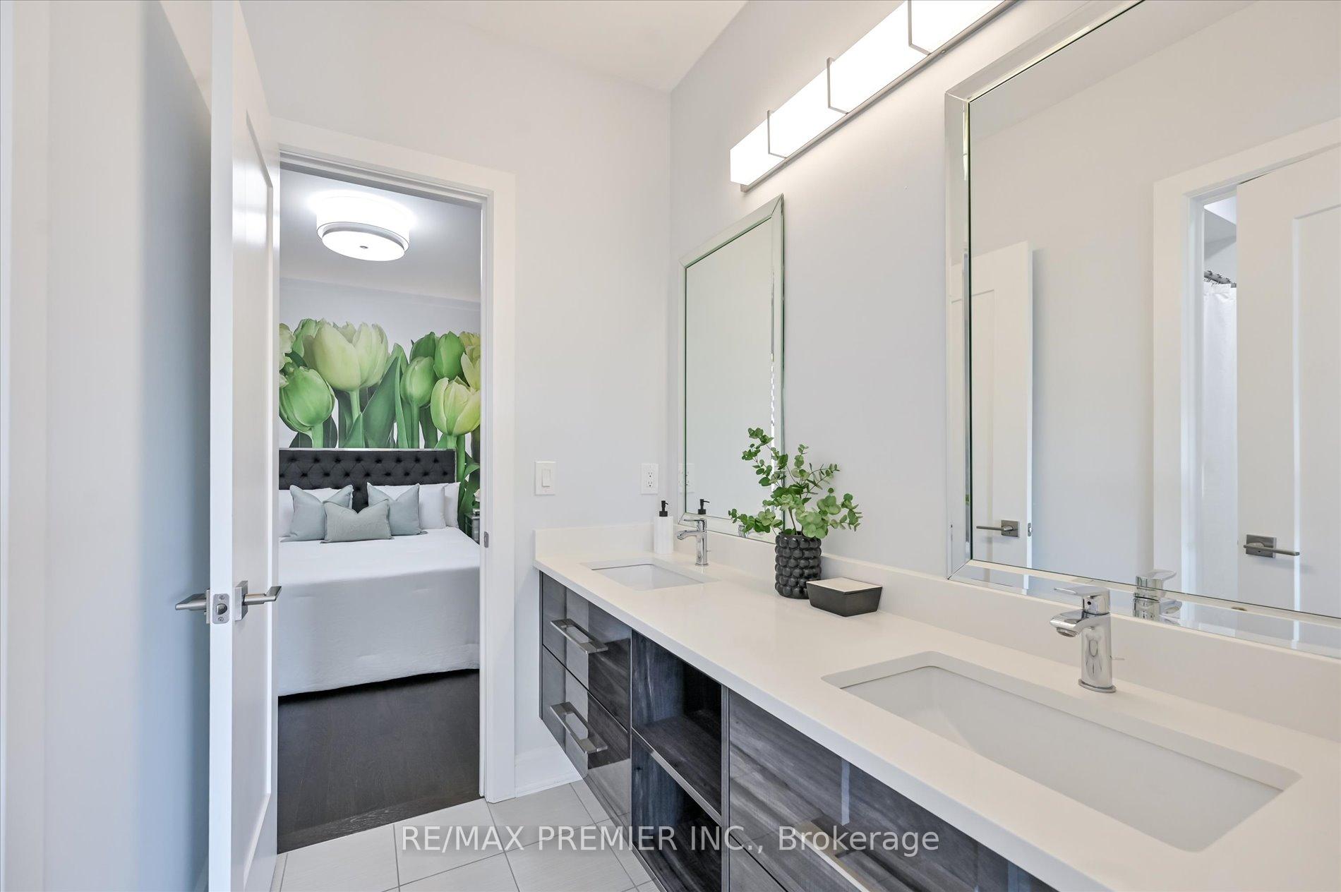 Photo 40 of 346 Farrell Road, Vaughan, Patterson — HOMEH