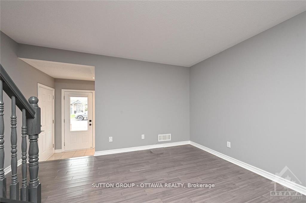 Photo 7 of 635 Clearbrook Drive, Ottawa, Barrhaven - Strandherd — HOMEH