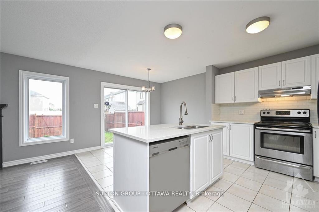 Photo 10 of 635 Clearbrook Drive, Ottawa, Barrhaven - Strandherd — HOMEH