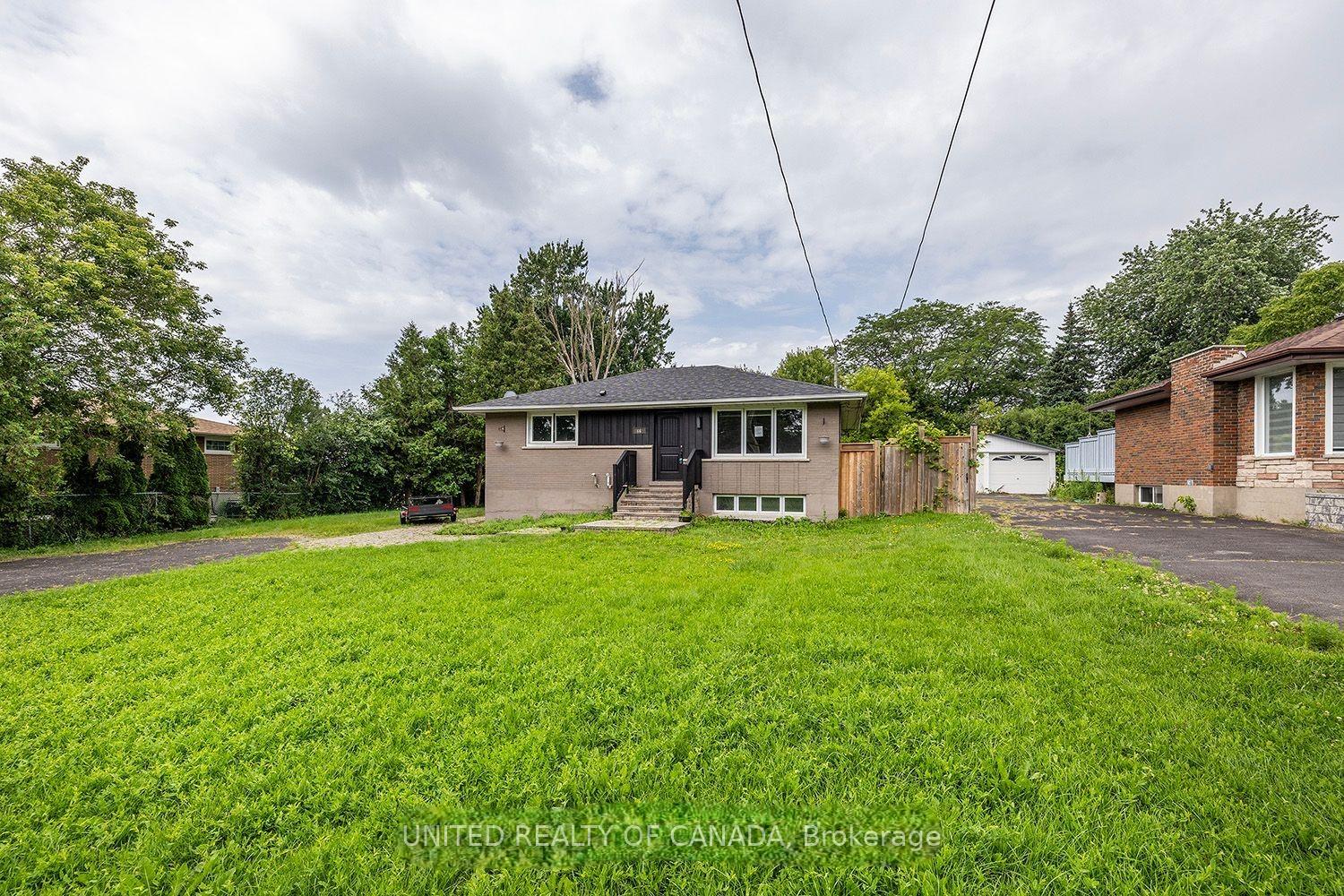 Photo 3 of 66 Thickson Road N, Whitby, Blue Grass Meadows — HOMEH