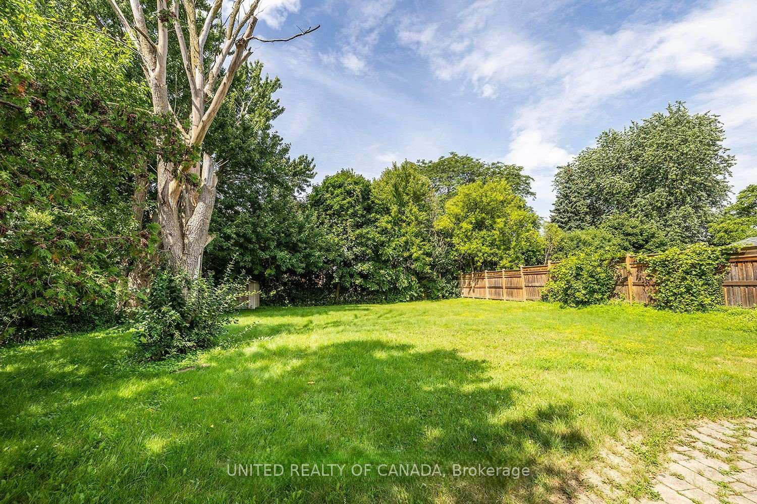 Photo 17 of 66 Thickson Road N, Whitby, Blue Grass Meadows — HOMEH