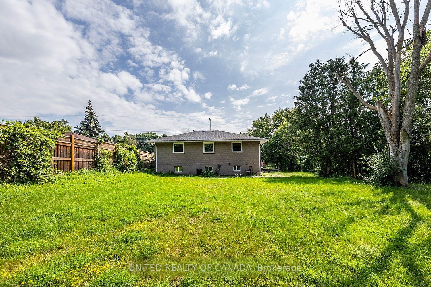 Photo 18 of 66 Thickson Road N, Whitby, Blue Grass Meadows — HOMEH