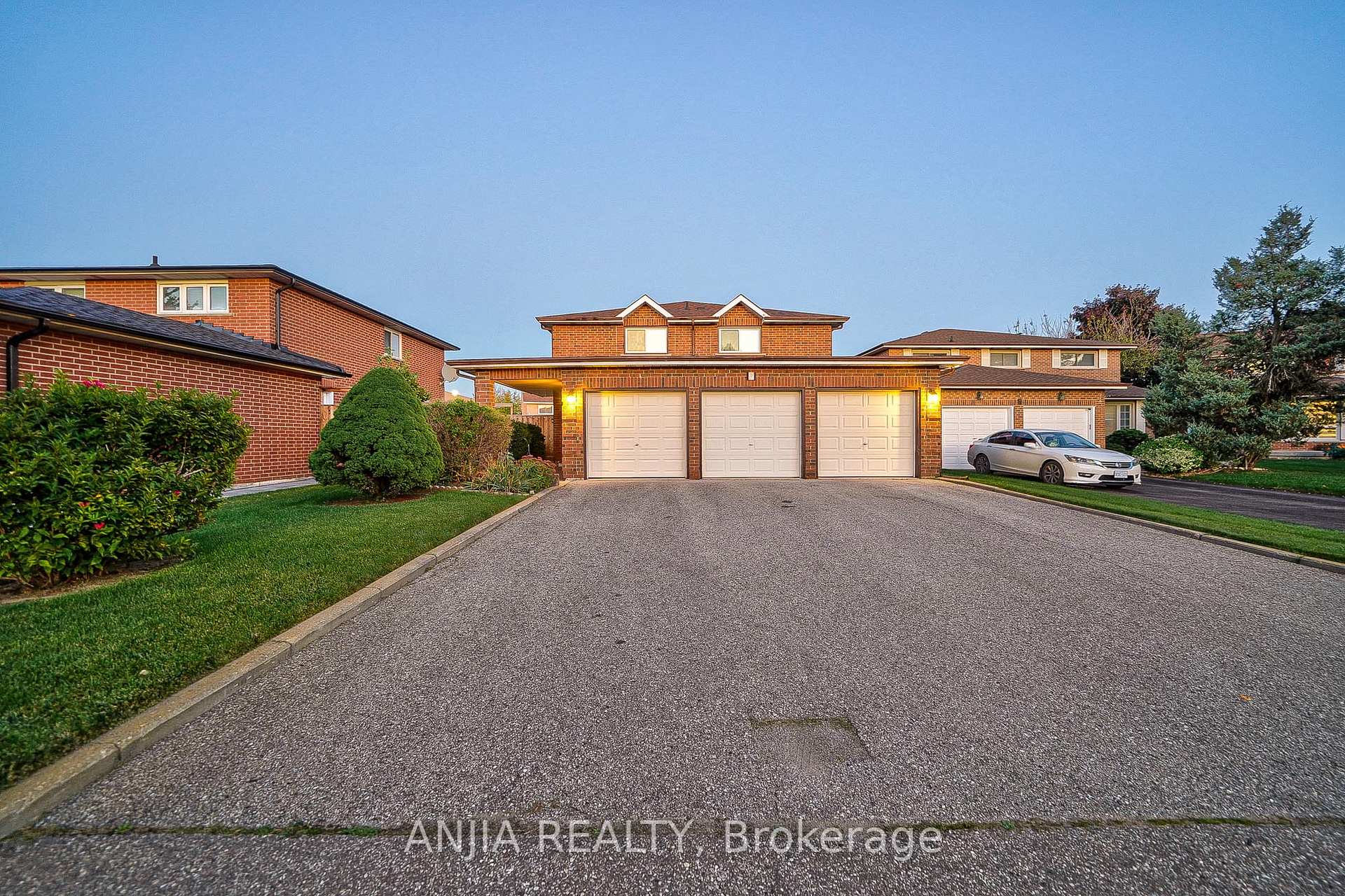 Photo 1 of 7 Hampstead Court, Markham, Milliken Mills West — HOMEH