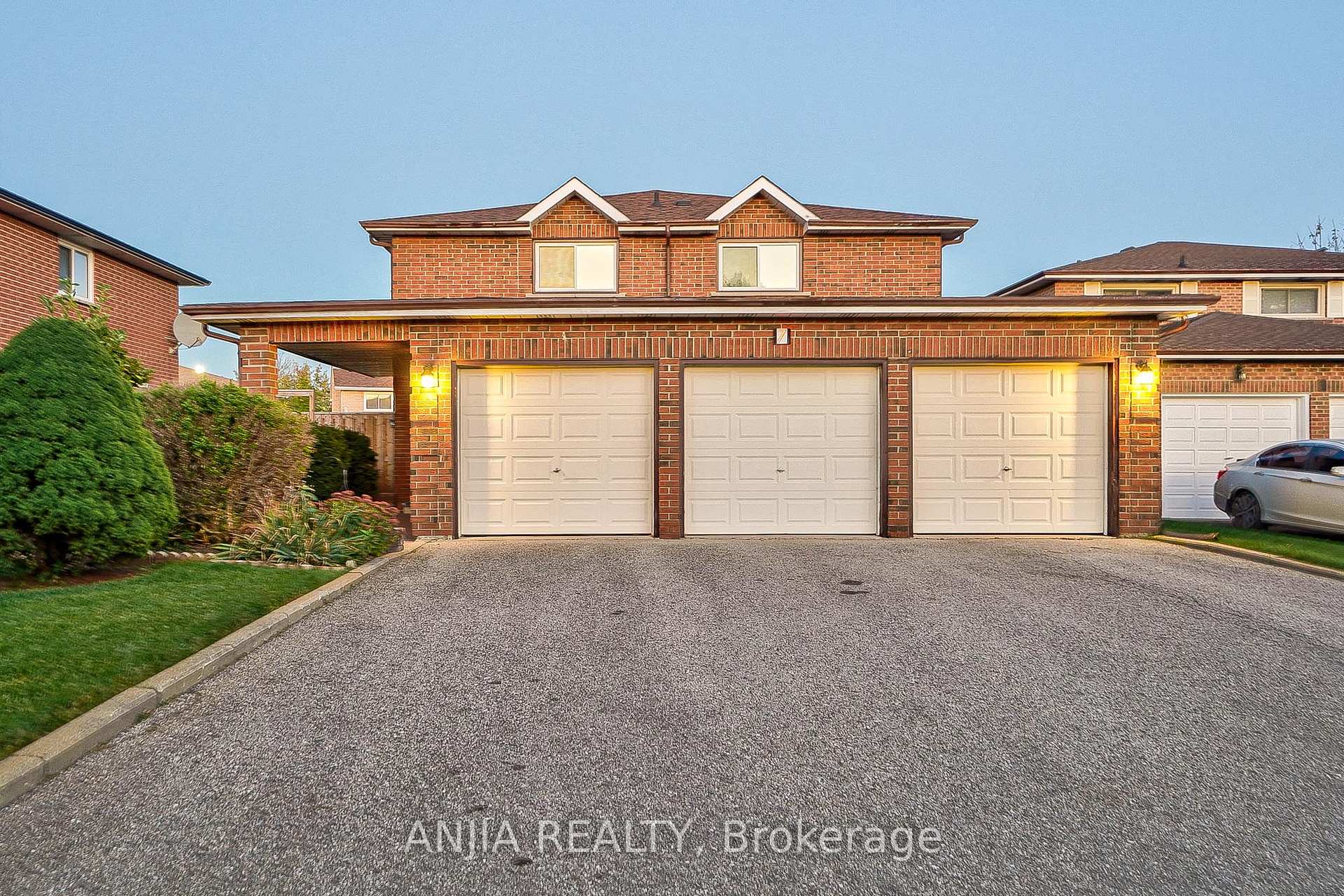 Photo 2 of 7 Hampstead Court, Markham, Milliken Mills West — HOMEH