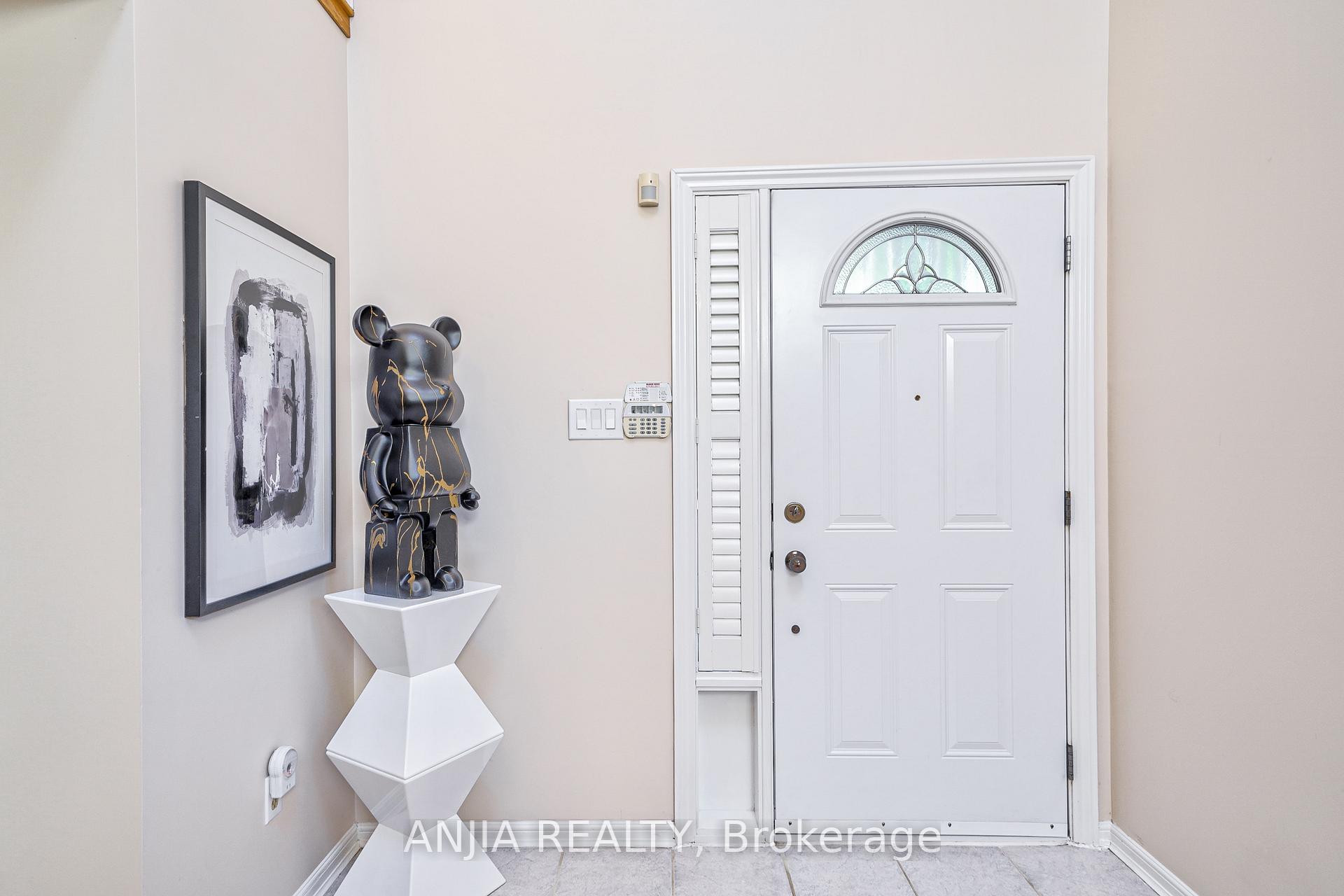 Photo 4 of 7 Hampstead Court, Markham, Milliken Mills West — HOMEH