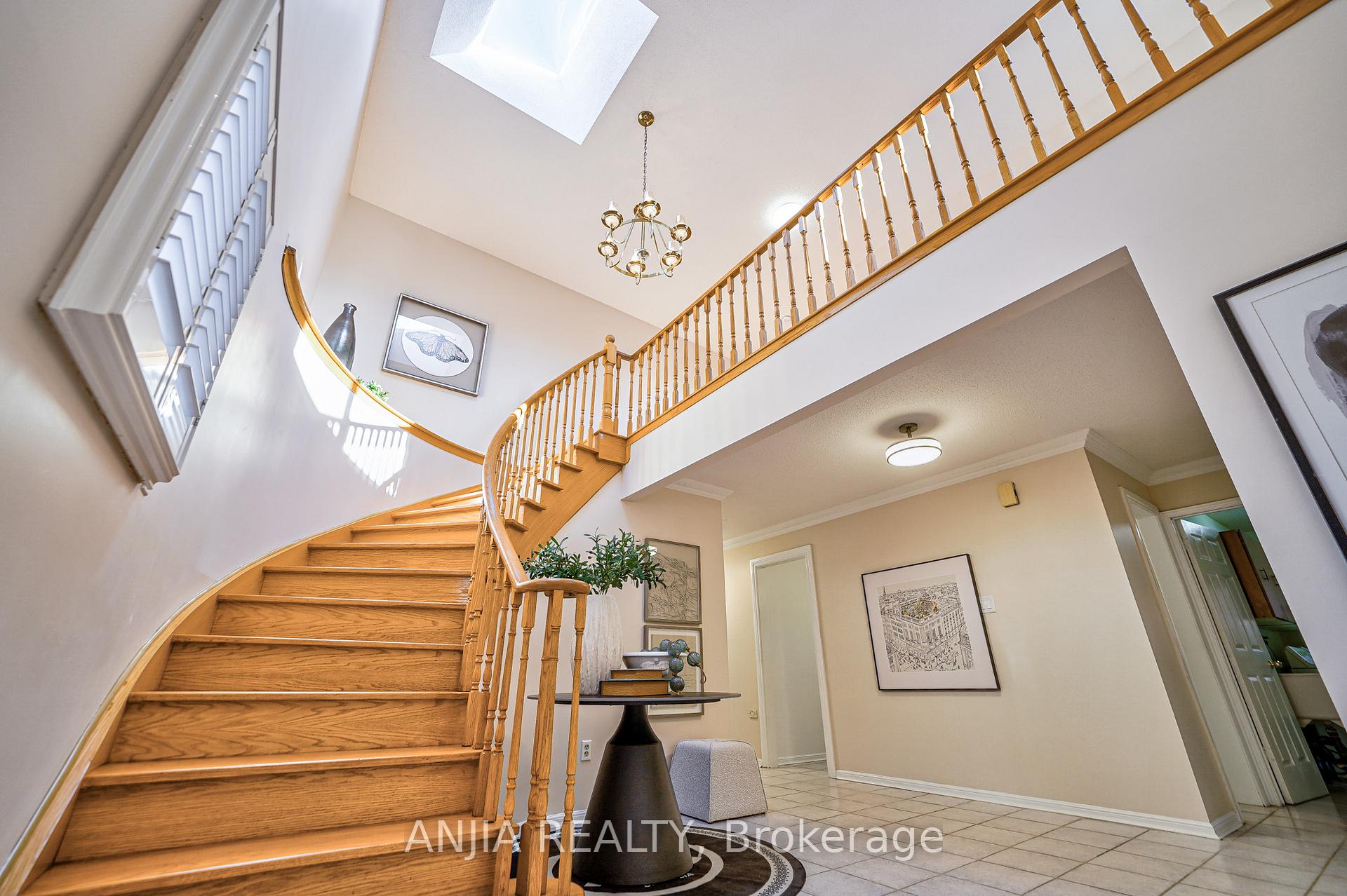 Photo 5 of 7 Hampstead Court, Markham, Milliken Mills West — HOMEH