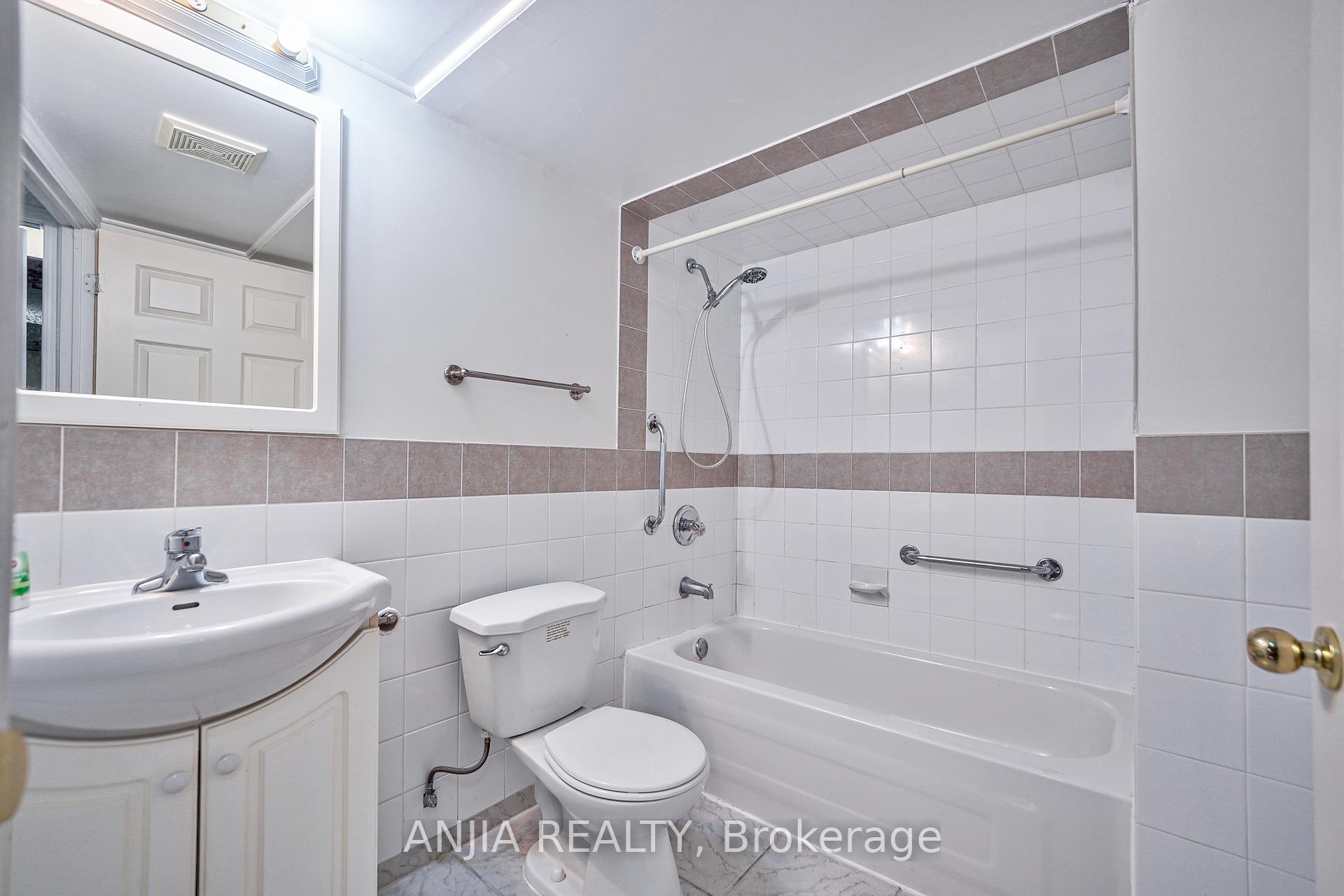Photo 37 of 7 Hampstead Court, Markham, Milliken Mills West — HOMEH