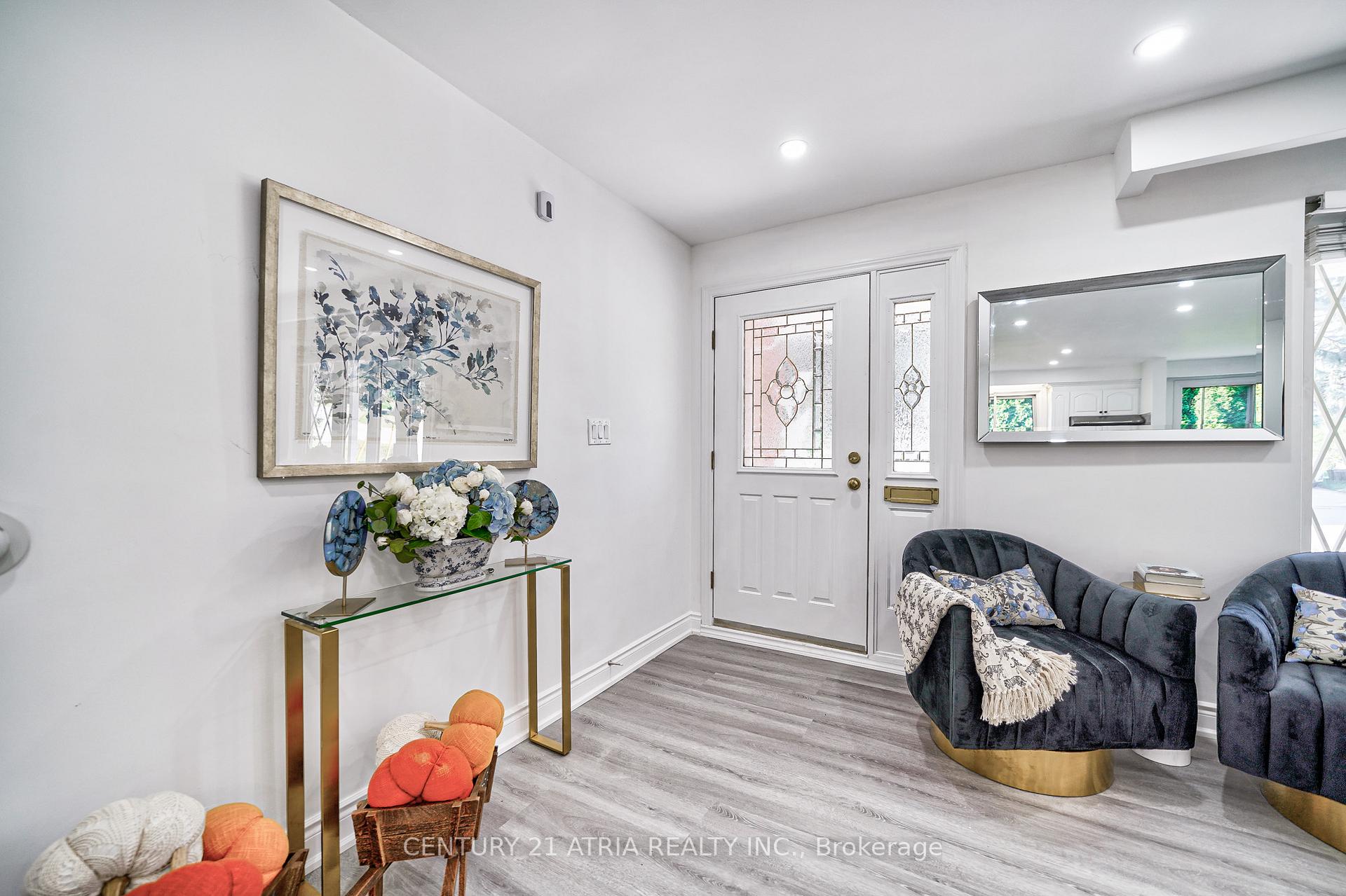 Photo 5 of 27 Willowgate Drive, Markham, Bullock — HOMEH