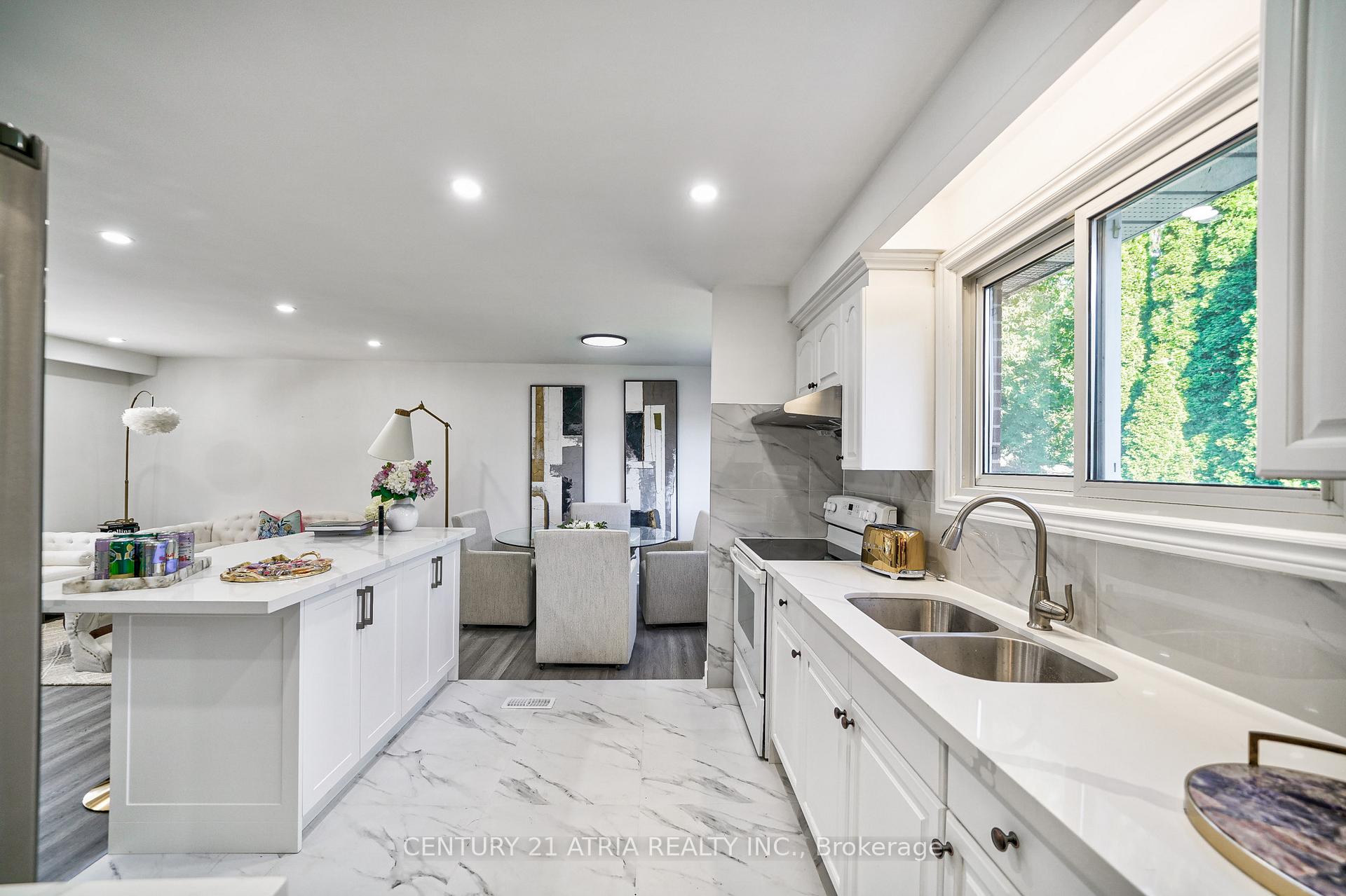Photo 12 of 27 Willowgate Drive, Markham, Bullock — HOMEH