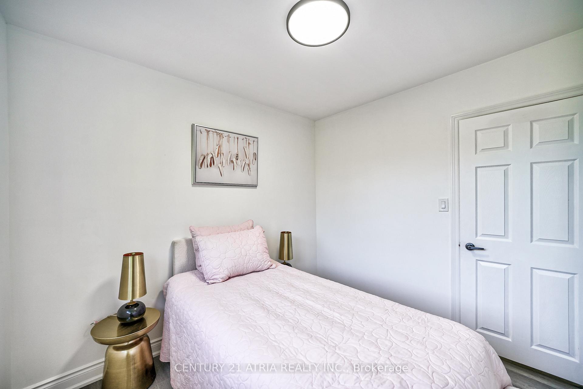 Photo 21 of 27 Willowgate Drive, Markham, Bullock — HOMEH