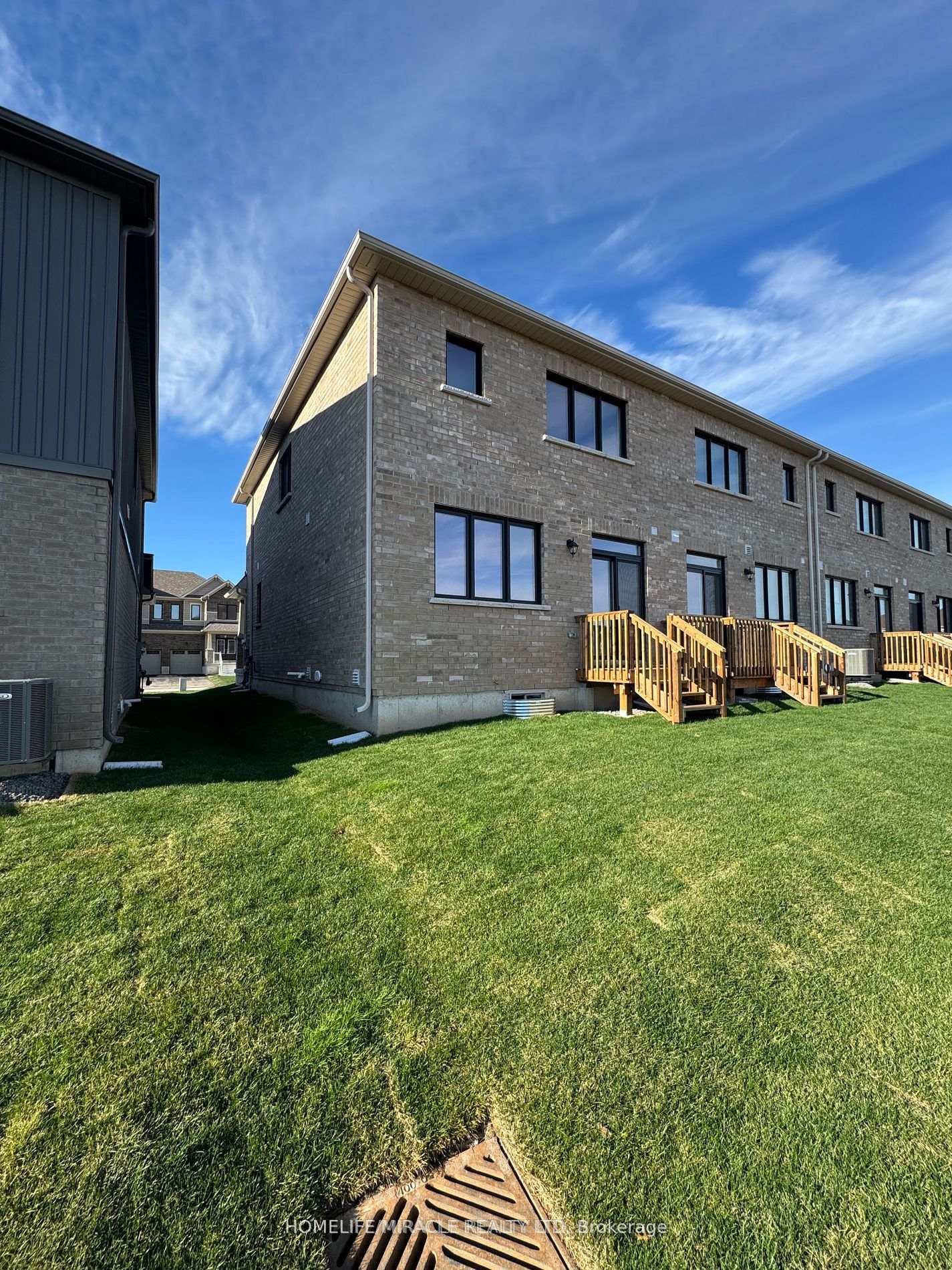 Photo 25 of 212 Port Crescent, Welland, Dain City — HOMEH