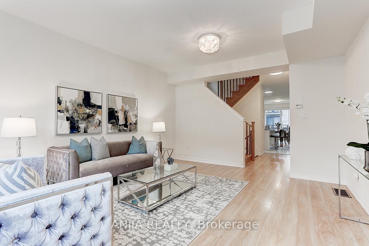 Photo 9 of 20 Robert Joffre Leet Avenue, Markham, Cornell — HOMEH