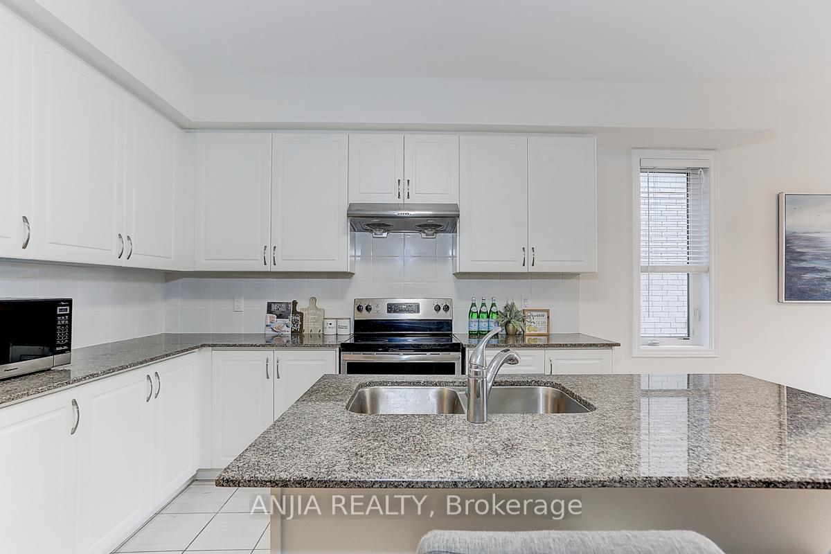 Photo 15 of 20 Robert Joffre Leet Avenue, Markham, Cornell — HOMEH