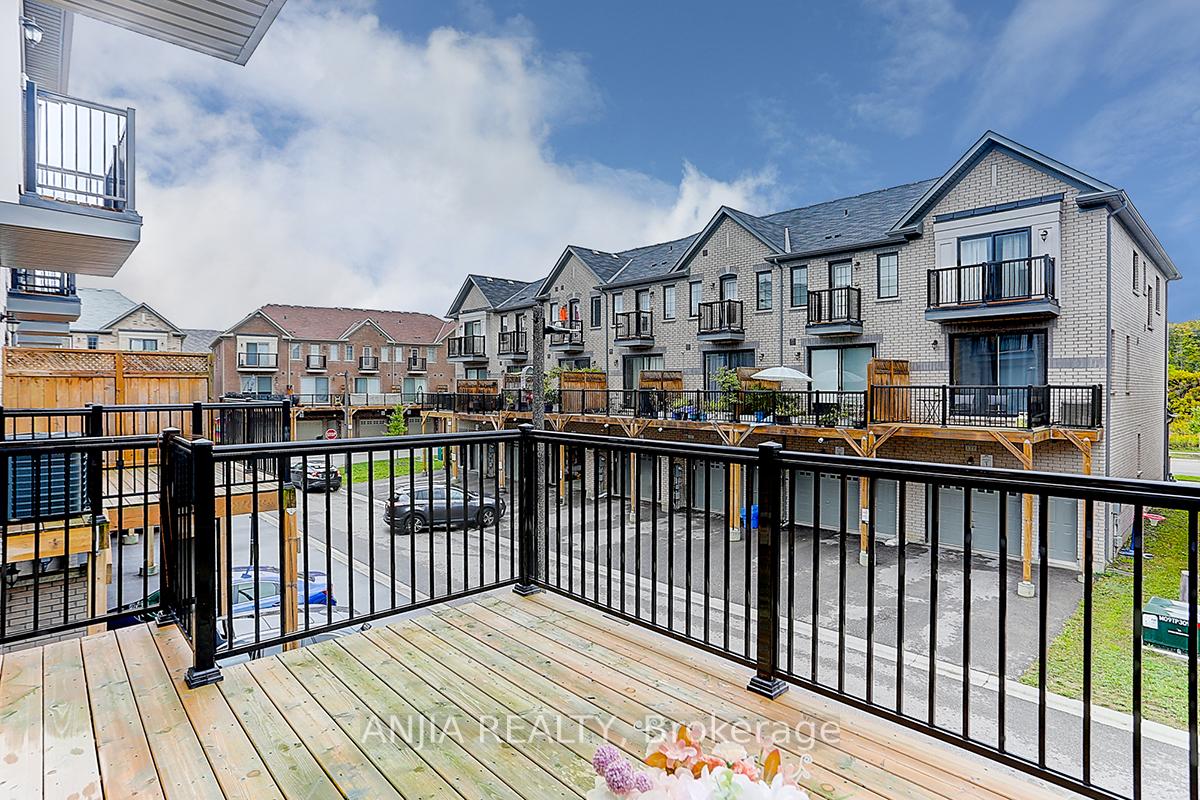 Photo 16 of 20 Robert Joffre Leet Avenue, Markham, Cornell — HOMEH