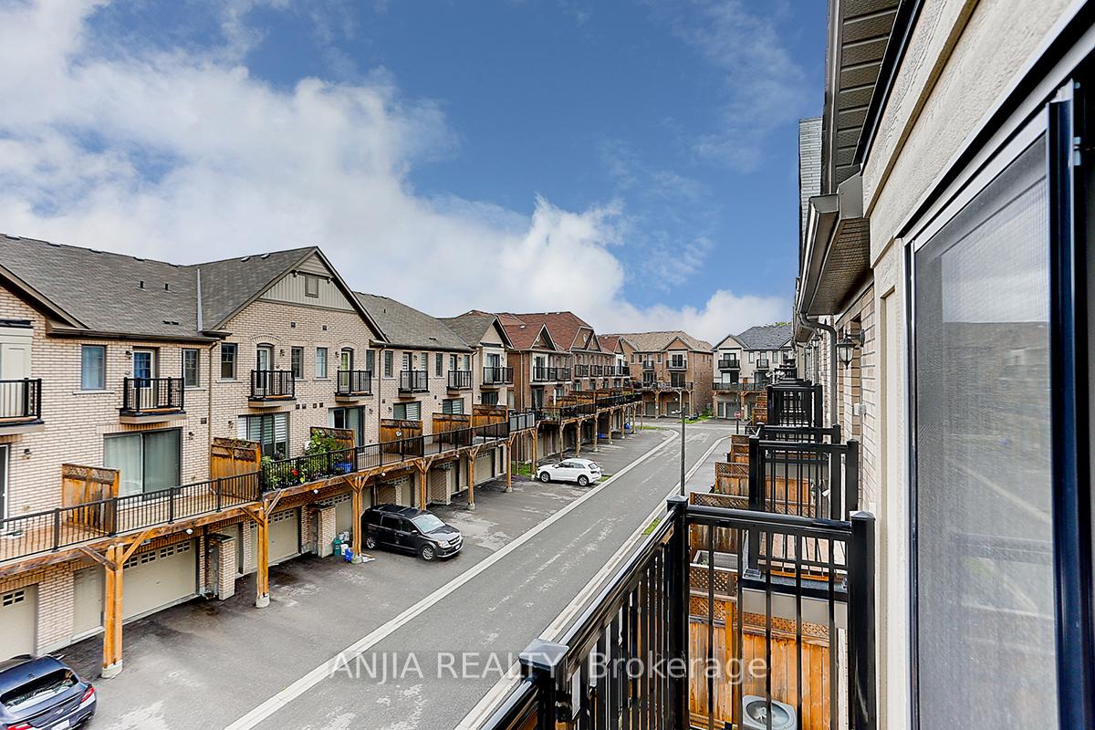 Photo 24 of 20 Robert Joffre Leet Avenue, Markham, Cornell — HOMEH