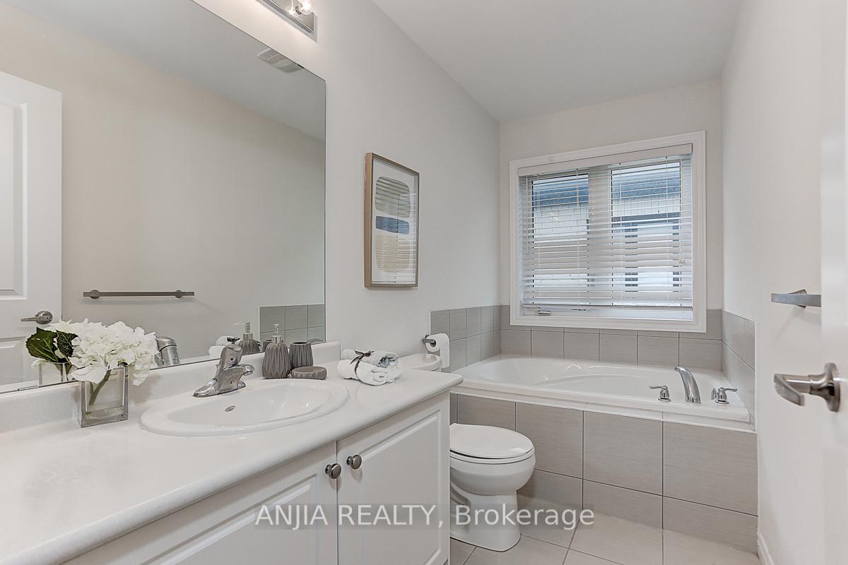 Photo 25 of 20 Robert Joffre Leet Avenue, Markham, Cornell — HOMEH
