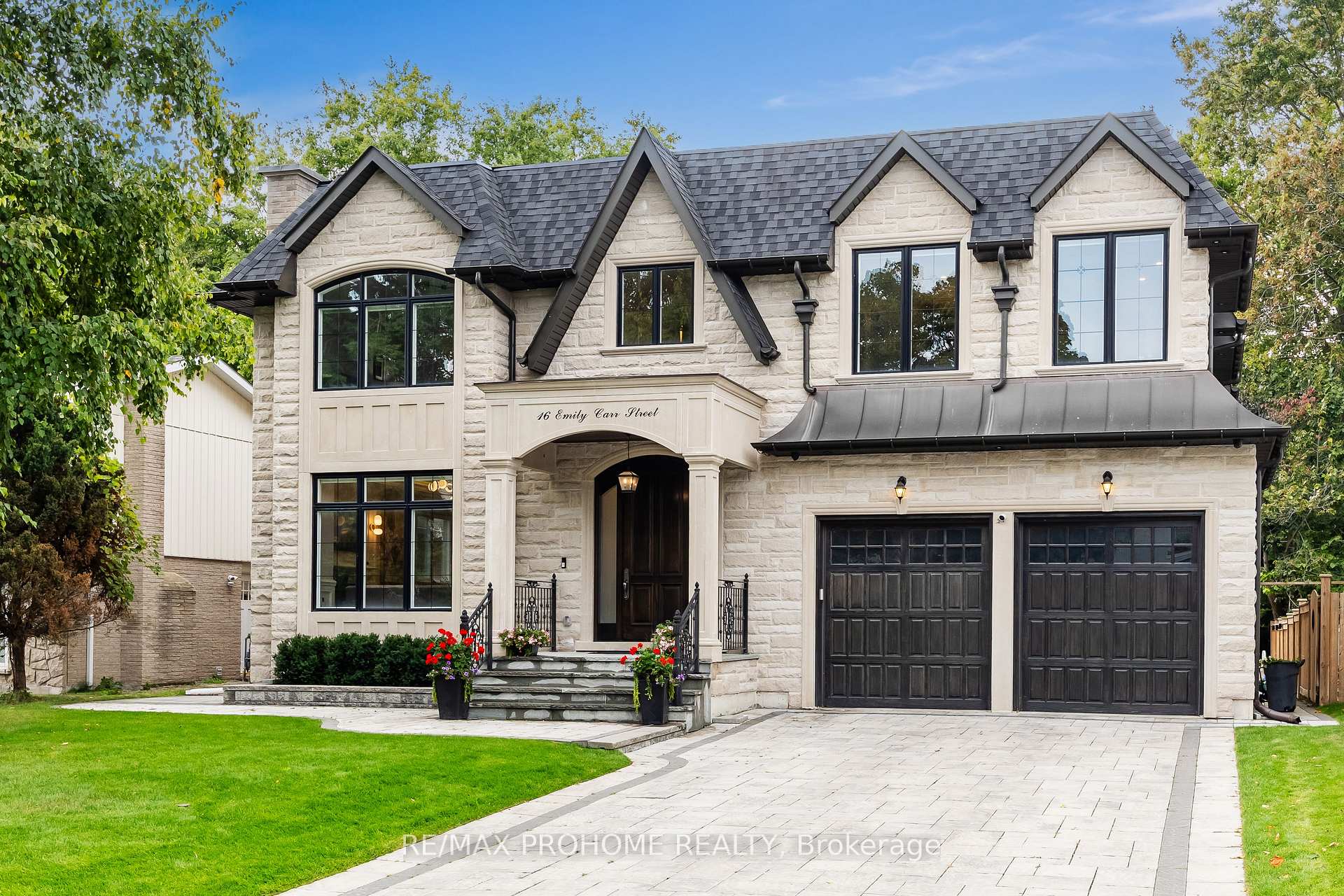 Photo 1 of 16 Emily Carr Street, Markham, Unionville — HOMEH