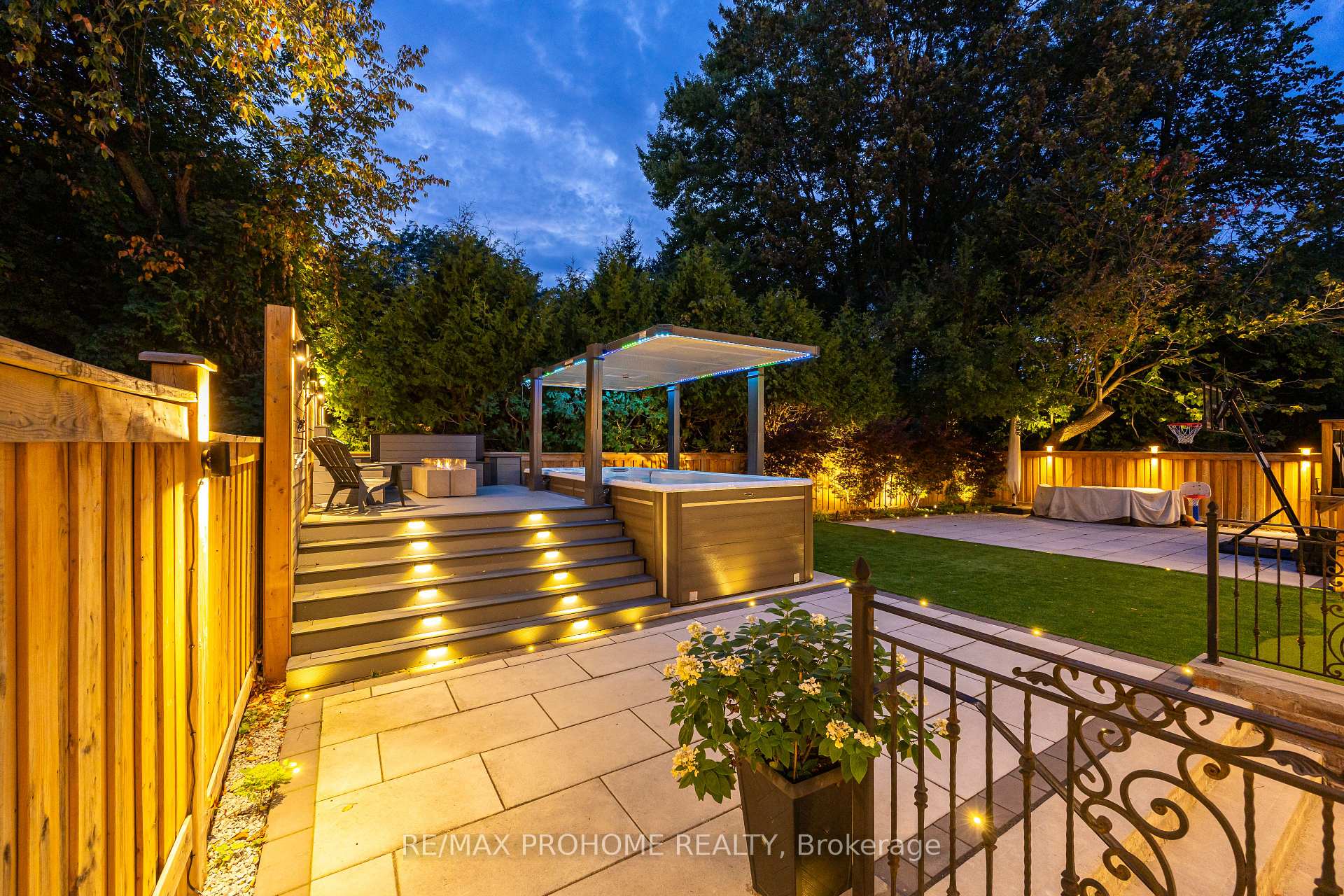 Photo 3 of 16 Emily Carr Street, Markham, Unionville — HOMEH