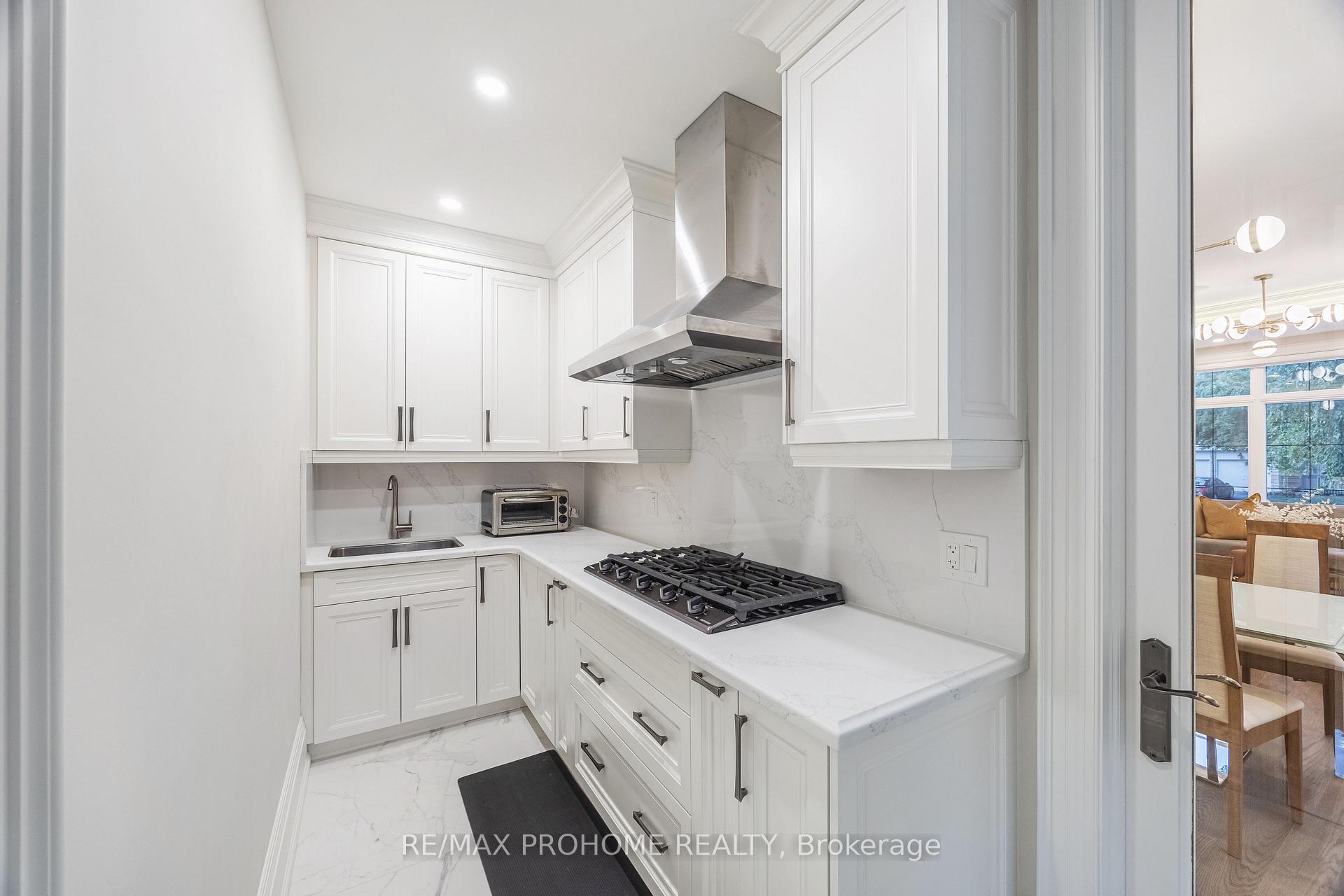 Photo 14 of 16 Emily Carr Street, Markham, Unionville — HOMEH