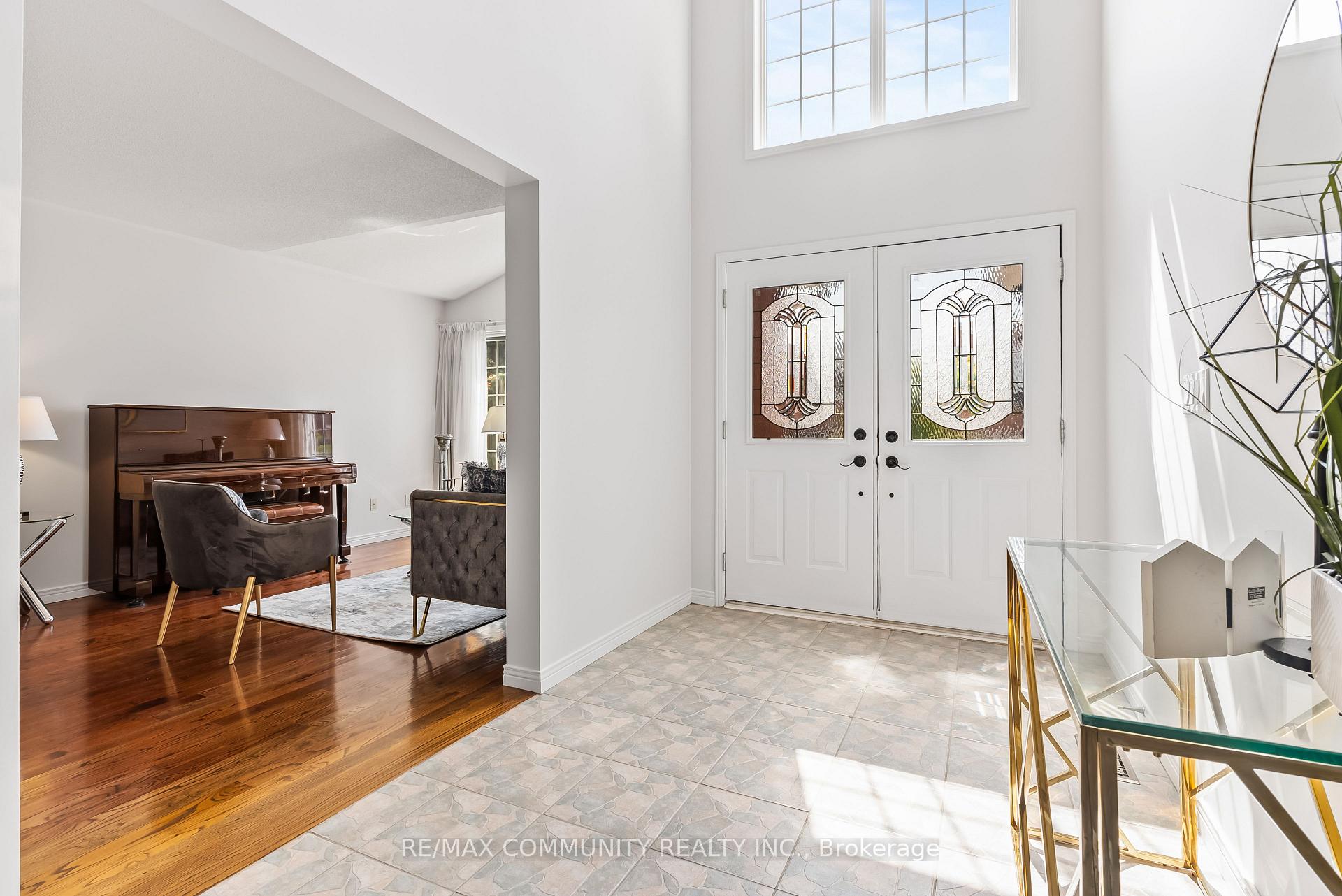 Photo 3 of 27 Mac Carl Crescent, Whitby, Rolling Acres — HOMEH