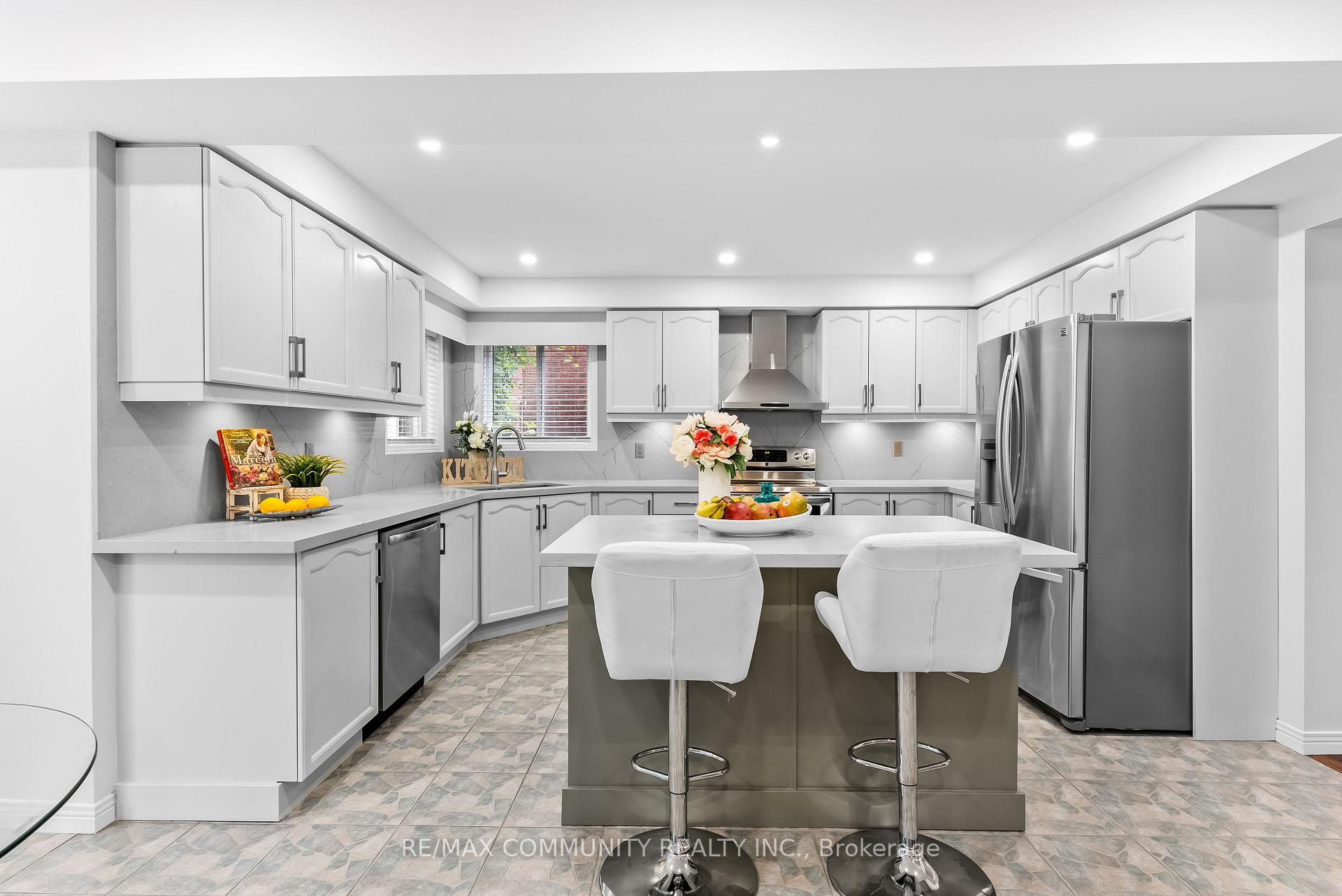 Photo 9 of 27 Mac Carl Crescent, Whitby, Rolling Acres — HOMEH