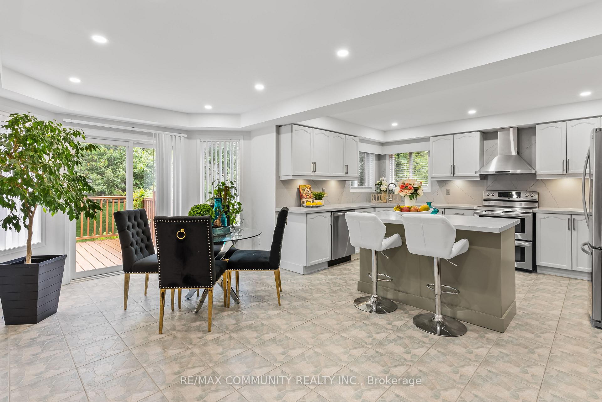 Photo 11 of 27 Mac Carl Crescent, Whitby, Rolling Acres — HOMEH
