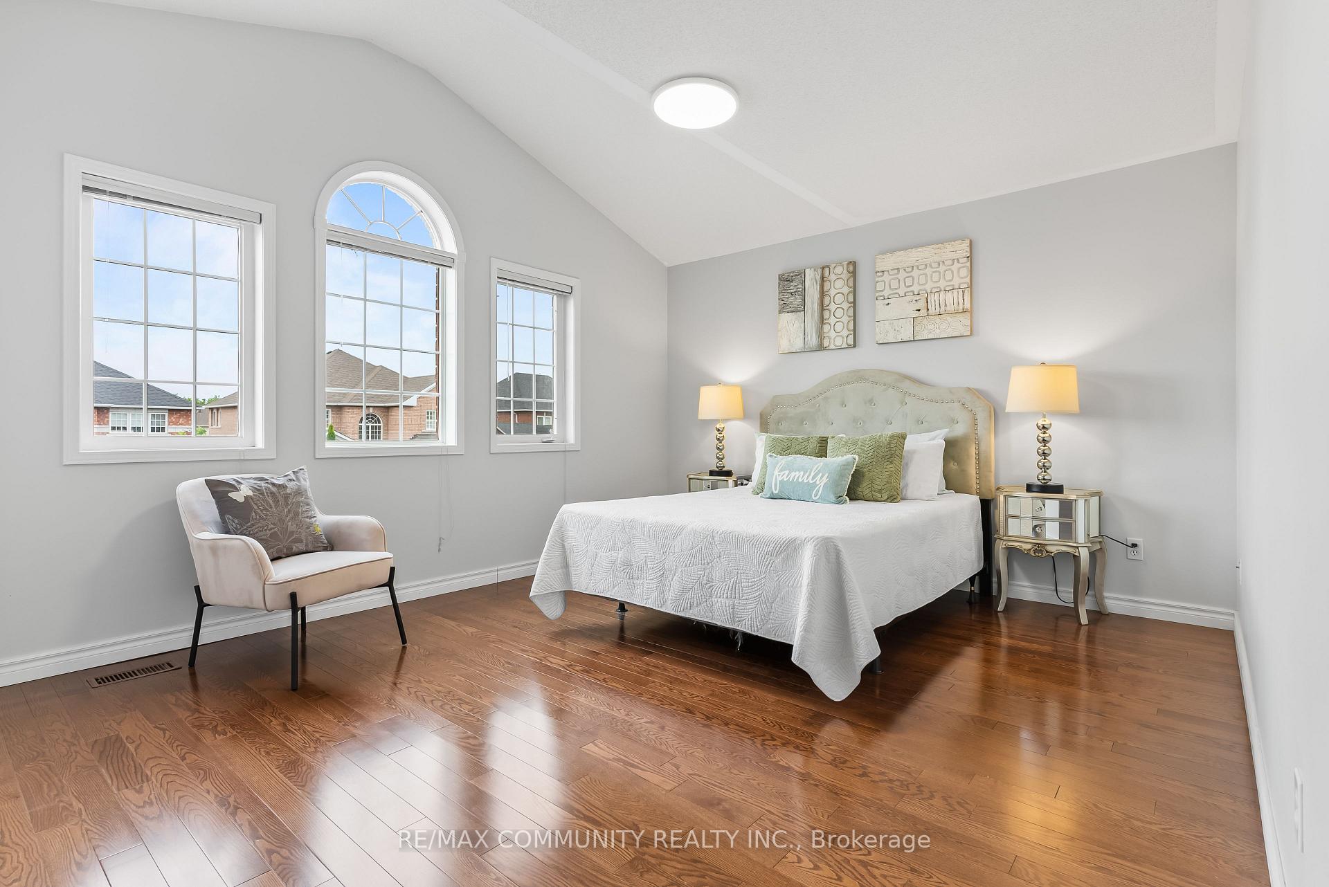 Photo 21 of 27 Mac Carl Crescent, Whitby, Rolling Acres — HOMEH
