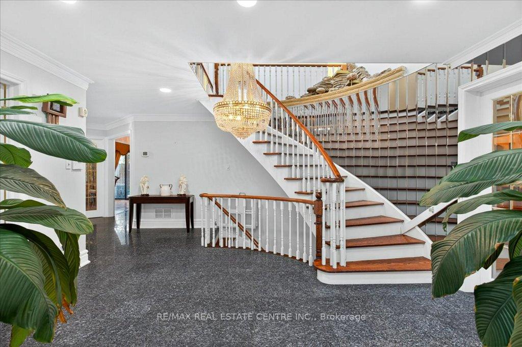 Photo 4 of 40 Colton Crescent N, Vaughan, Islington Woods — HOMEH