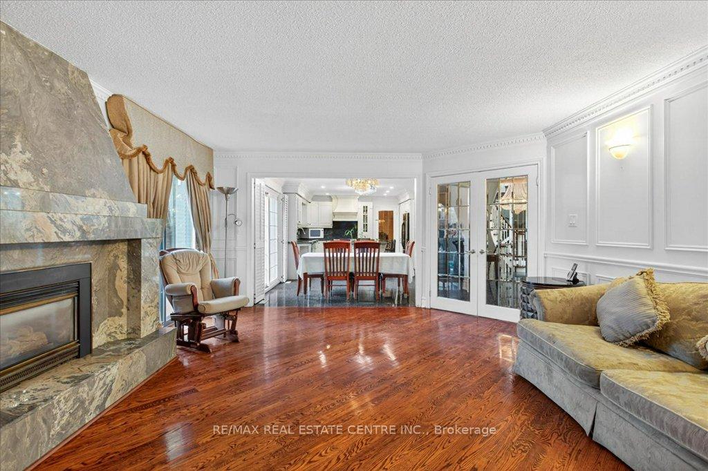 Photo 9 of 40 Colton Crescent N, Vaughan, Islington Woods — HOMEH
