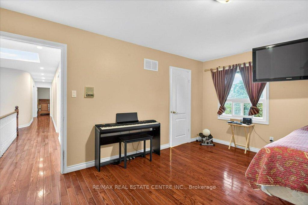Photo 26 of 40 Colton Crescent N, Vaughan, Islington Woods — HOMEH