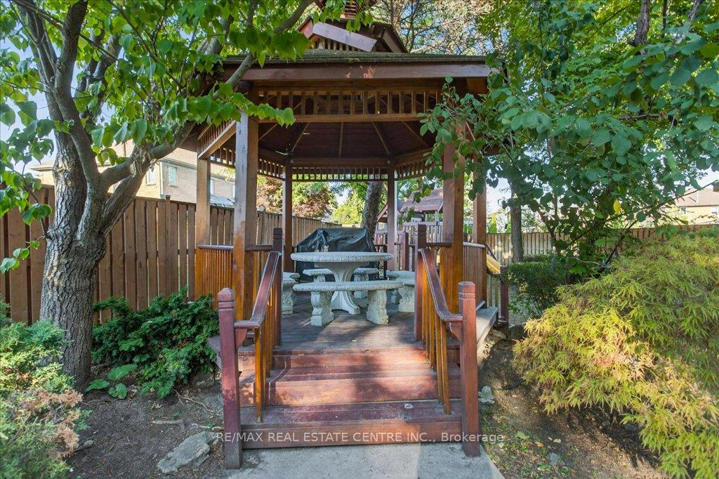 Photo 36 of 40 Colton Crescent N, Vaughan, Islington Woods — HOMEH
