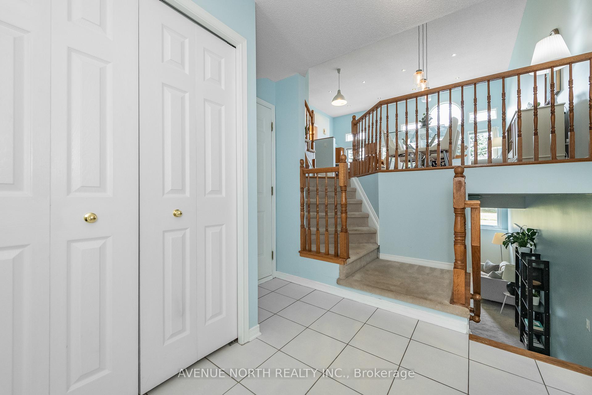 Photo 5 of 225 Gladeview Private, Ottawa, Upper Hunt Club — HOMEH