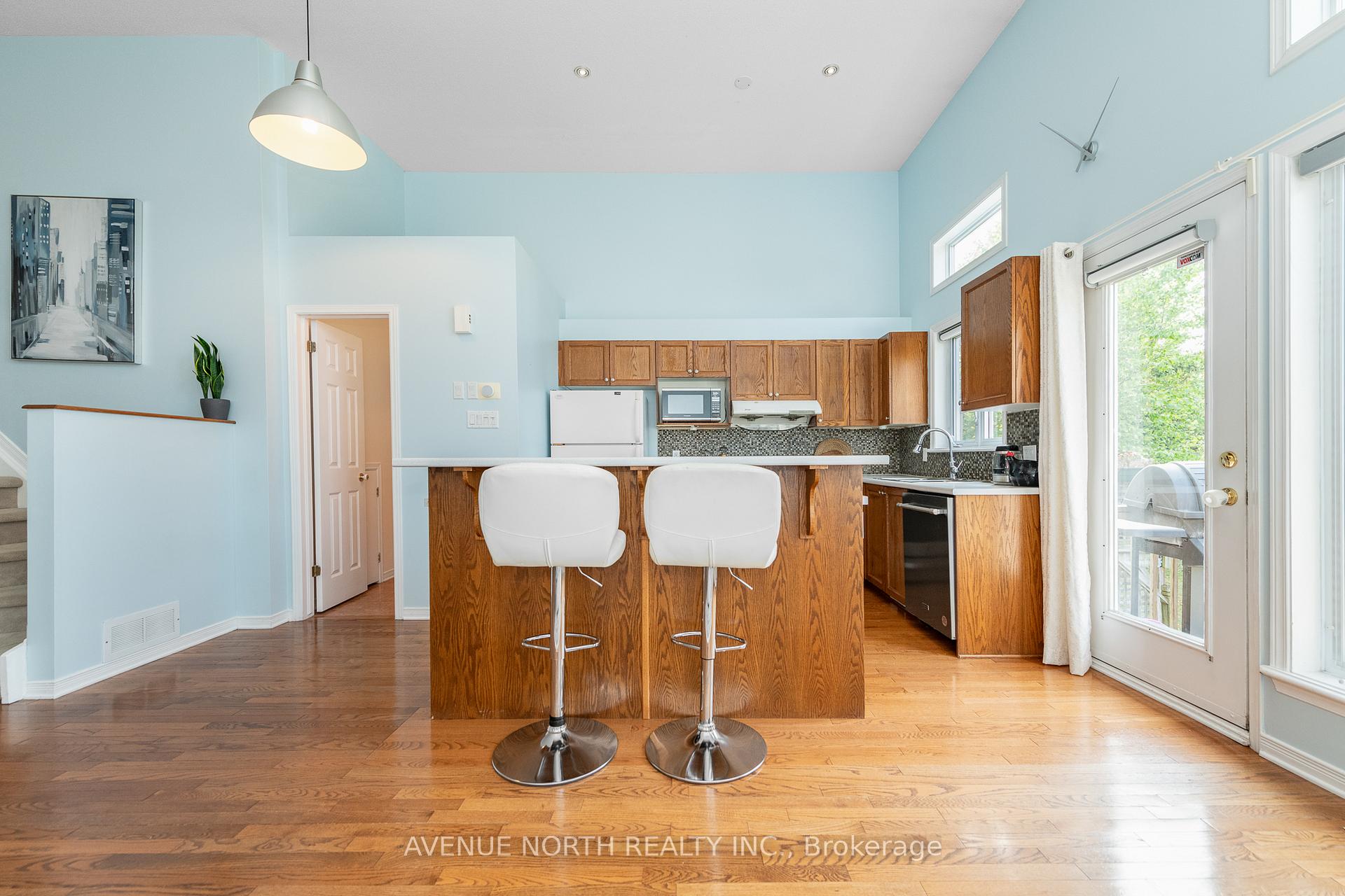 Photo 6 of 225 Gladeview Private, Ottawa, Upper Hunt Club — HOMEH