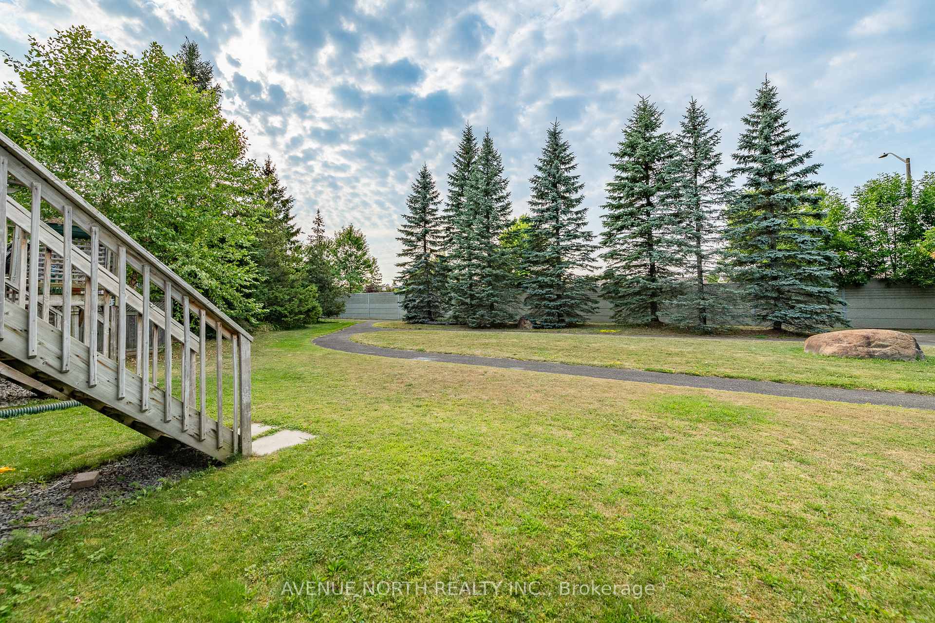 Photo 21 of 225 Gladeview Private, Ottawa, Upper Hunt Club — HOMEH