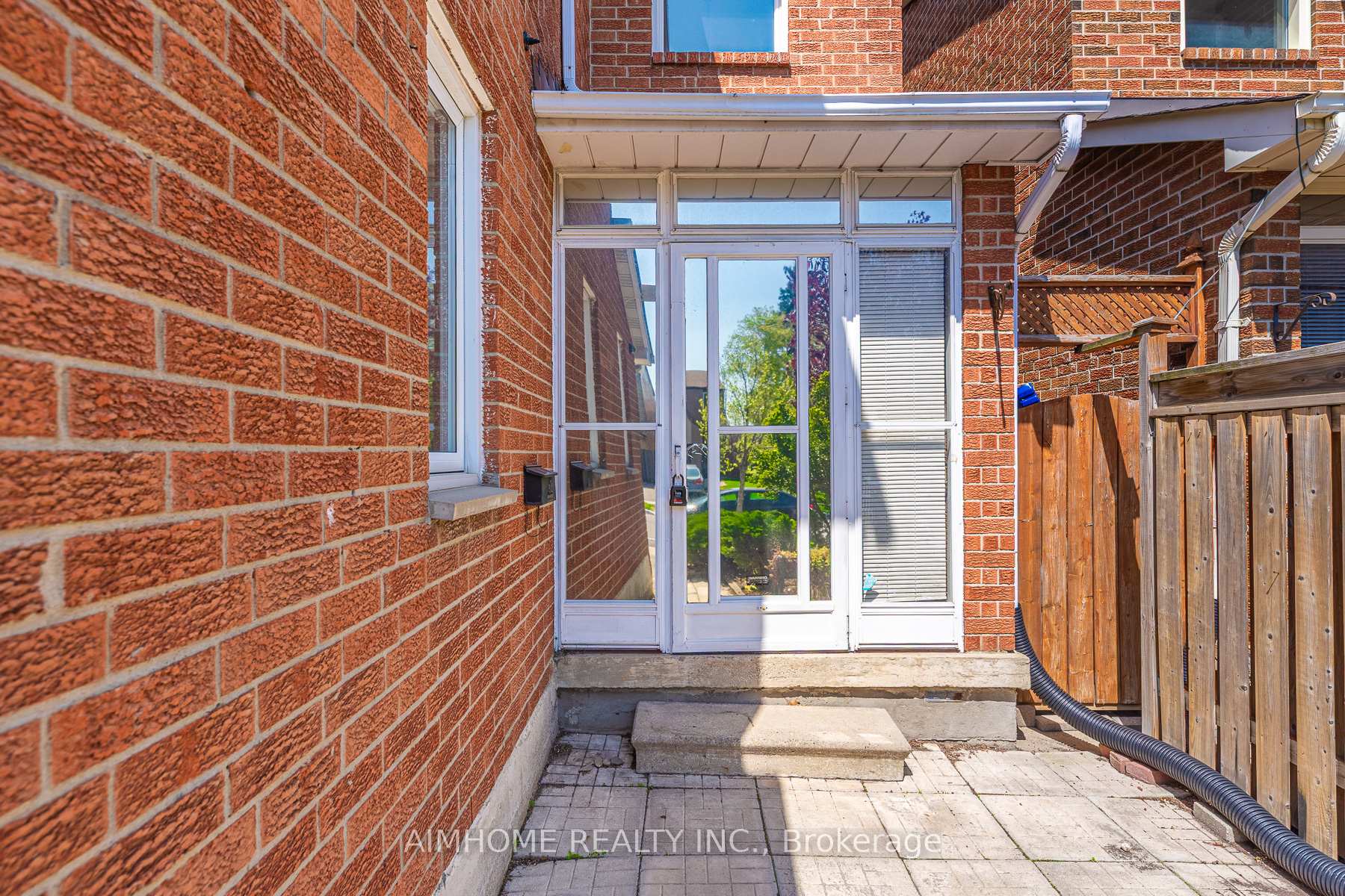 Photo 4 of 92 Bay Hill Drive, Vaughan, Glen Shields — HOMEH