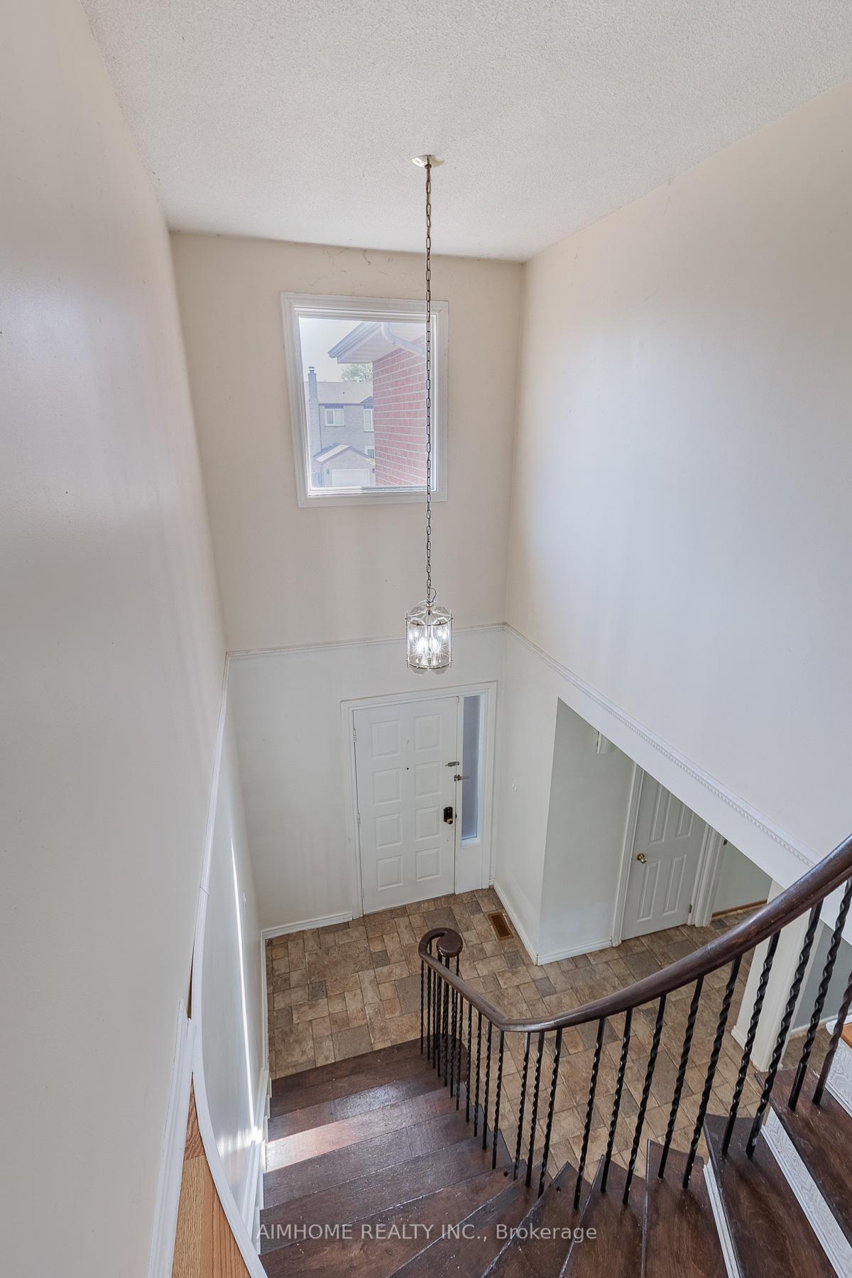 Photo 5 of 92 Bay Hill Drive, Vaughan, Glen Shields — HOMEH