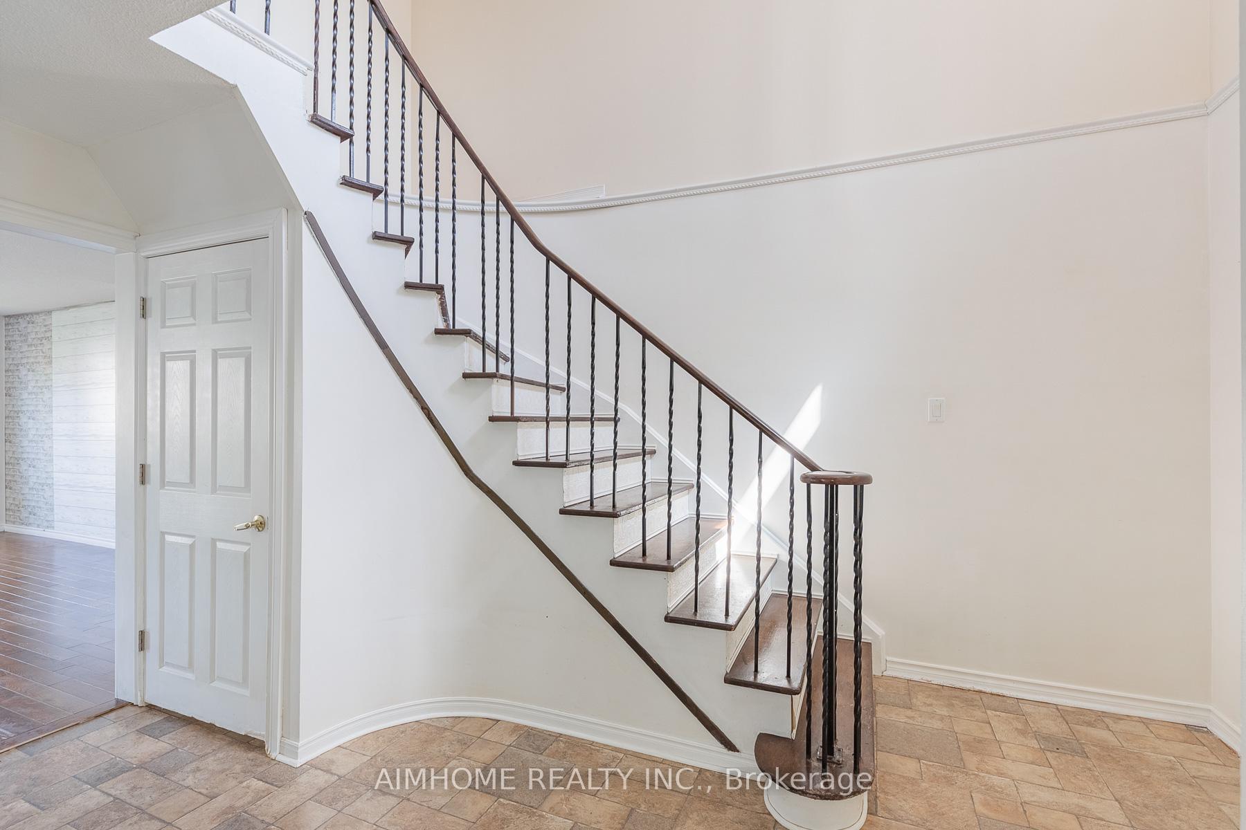 Photo 21 of 92 Bay Hill Drive, Vaughan, Glen Shields — HOMEH