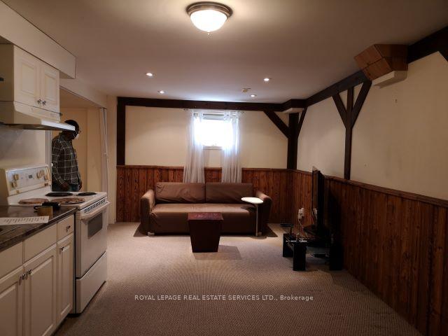 Front of Unit Bsmt, 3446 Woodhurst Crescent